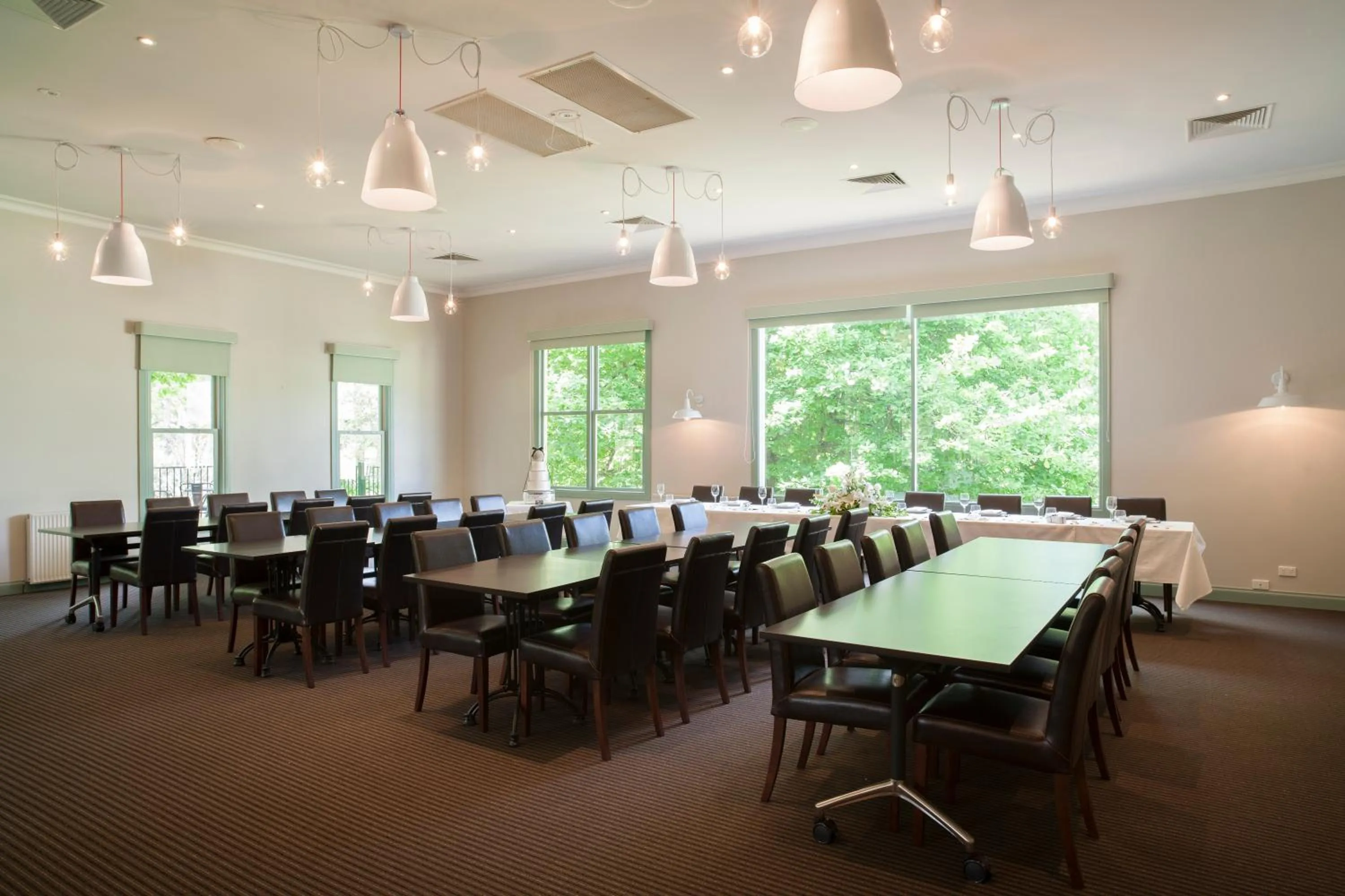 Business facilities in Oscar's On The Yarra