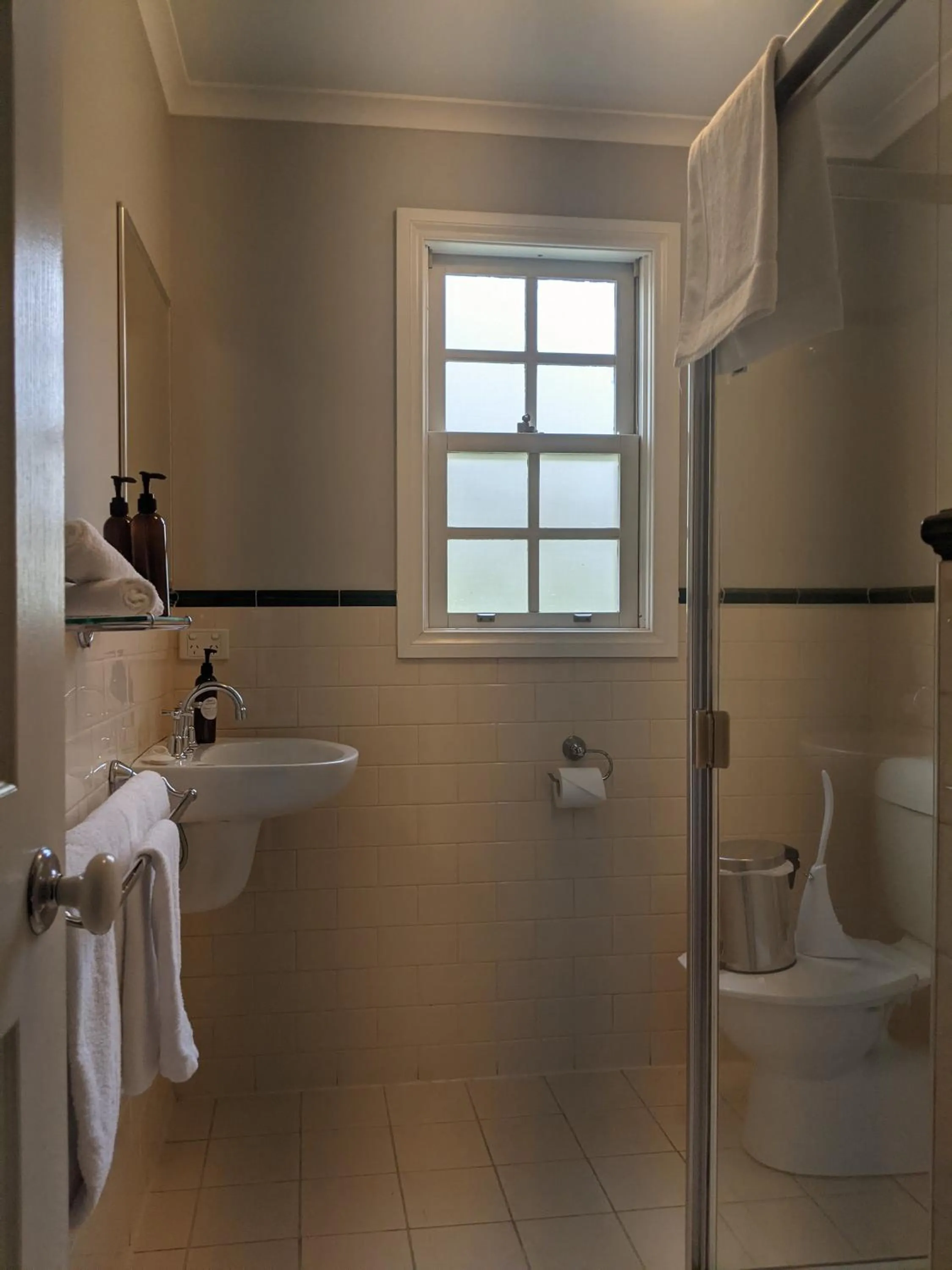 Bathroom in Oscar's On The Yarra