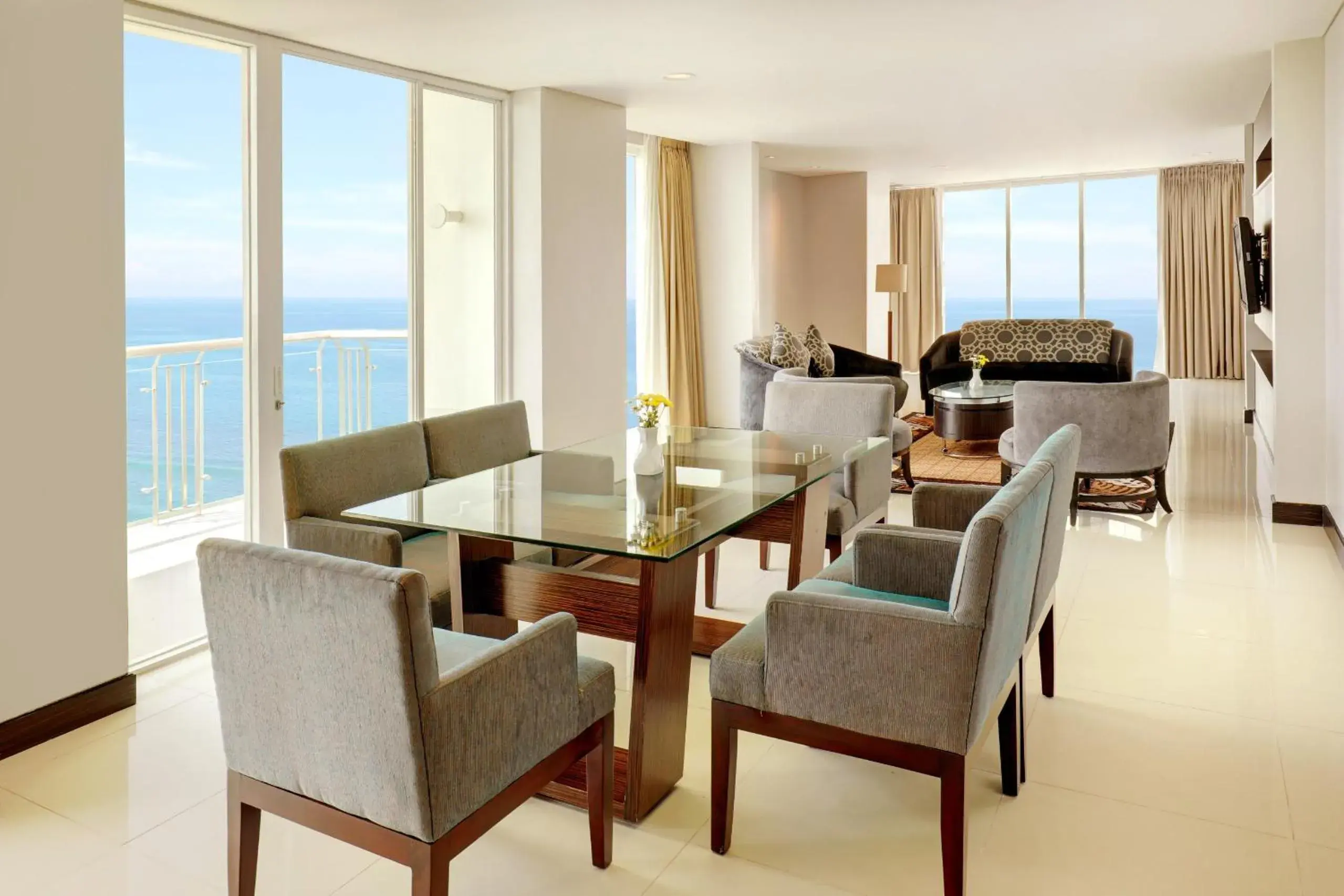 Living room in Swiss-Belhotel Balikpapan Living room in Swiss-Belhotel Balikpapan