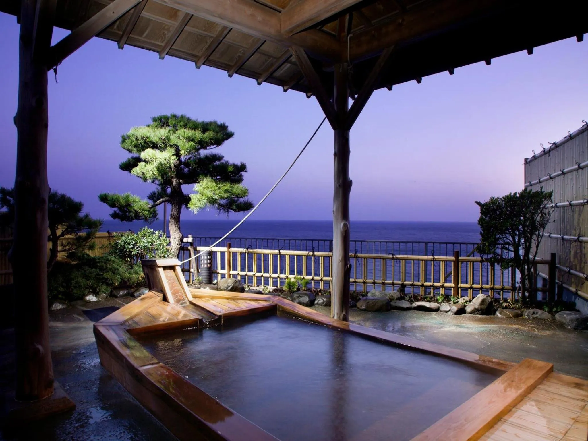 Hot Spring Bath in Inatori Tokai Hotel Yuen