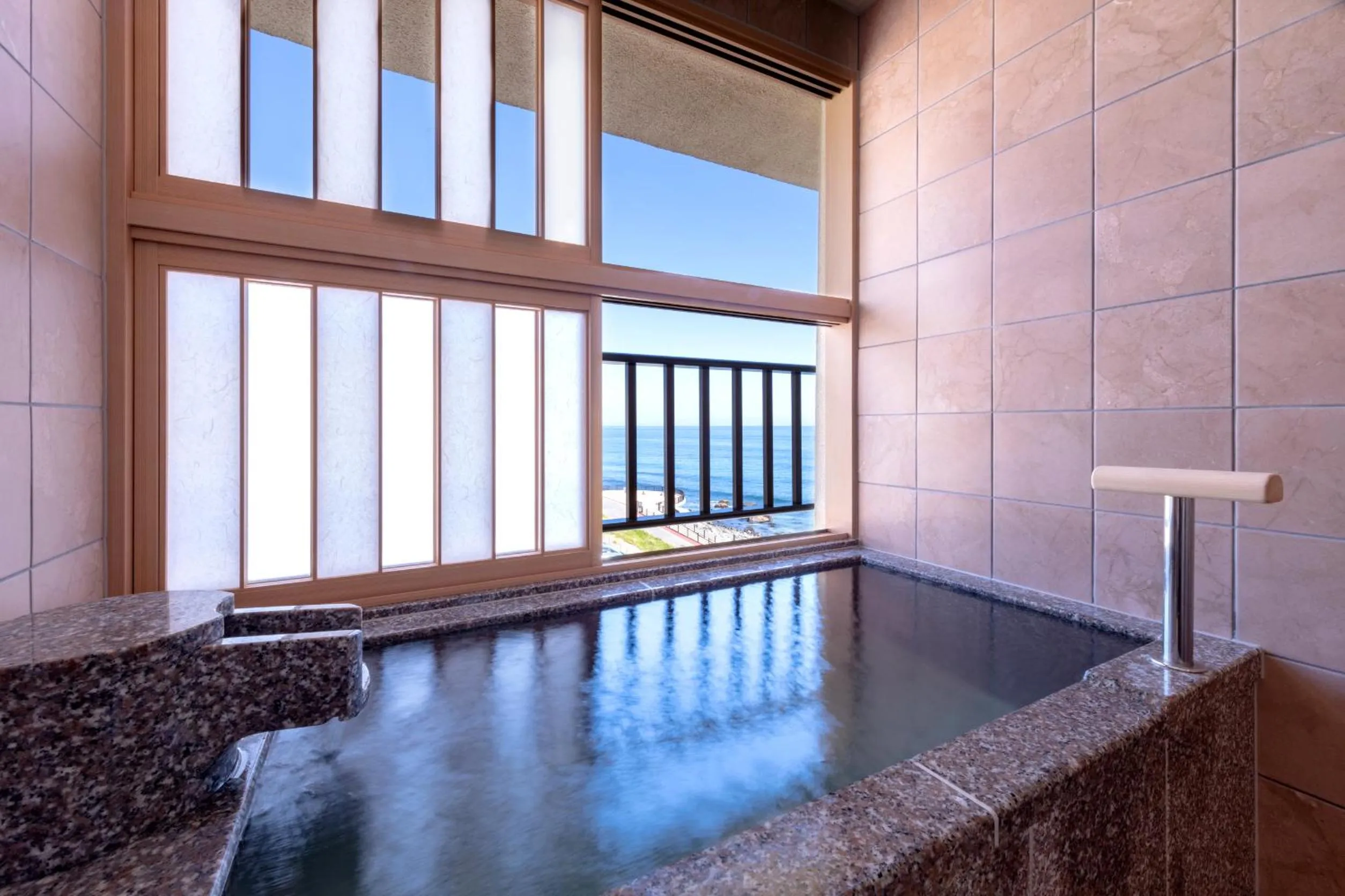 Hot Spring Bath in Inatori Tokai Hotel Yuen