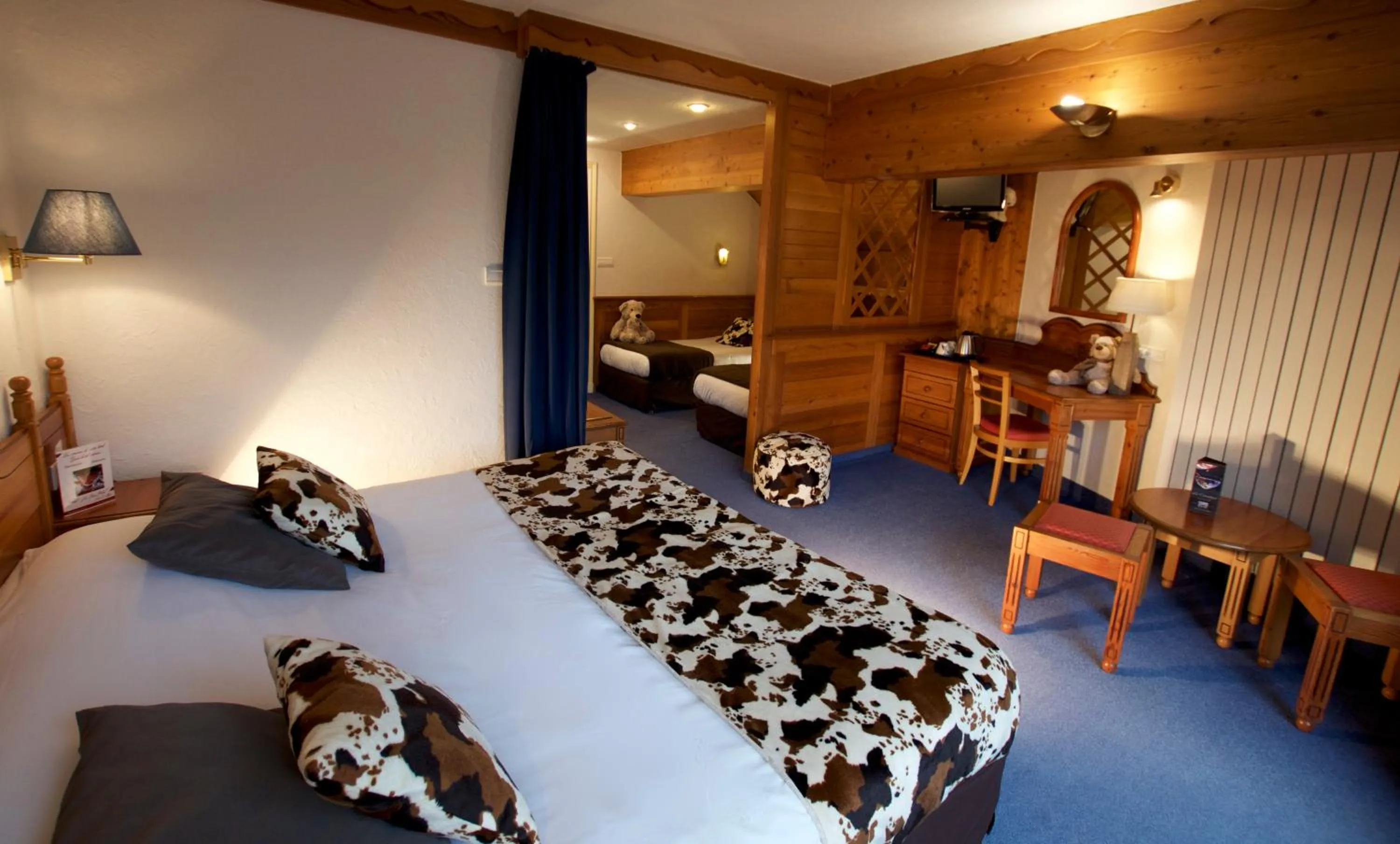 Photo of the whole room, Bed in Hôtel Serre Palas