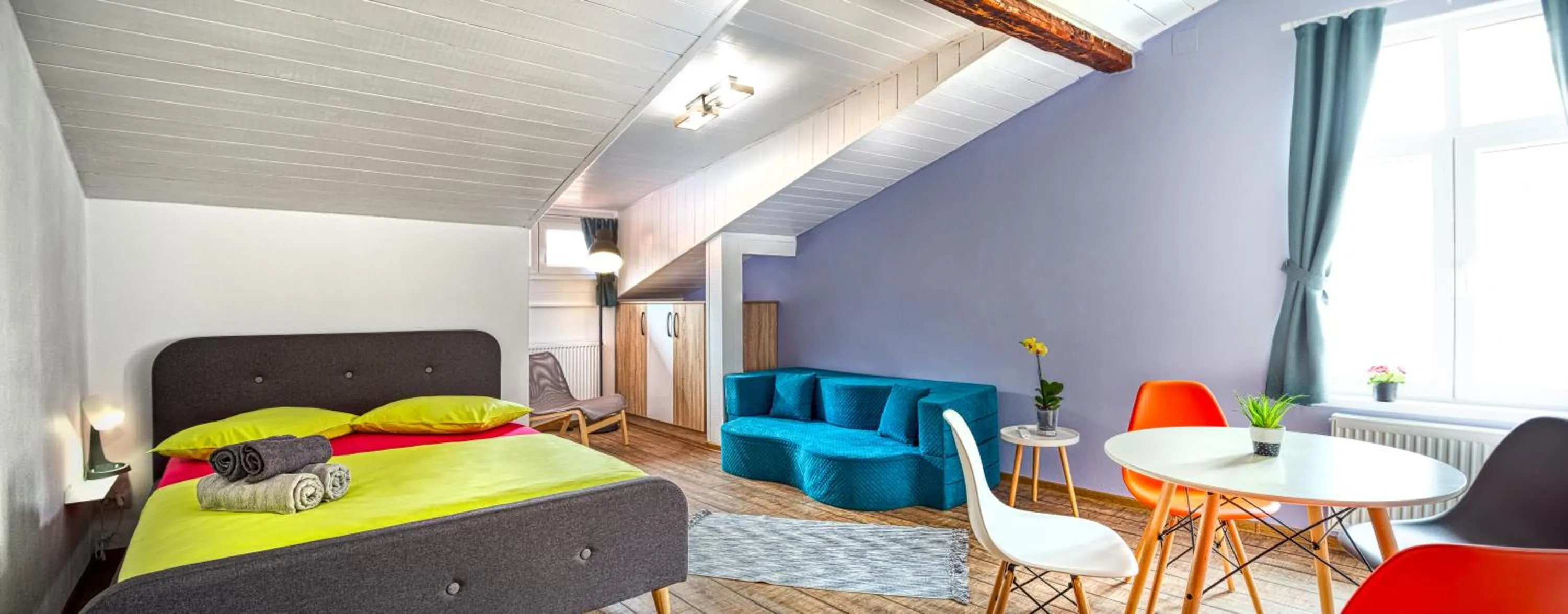 Seating area, Bed in T House