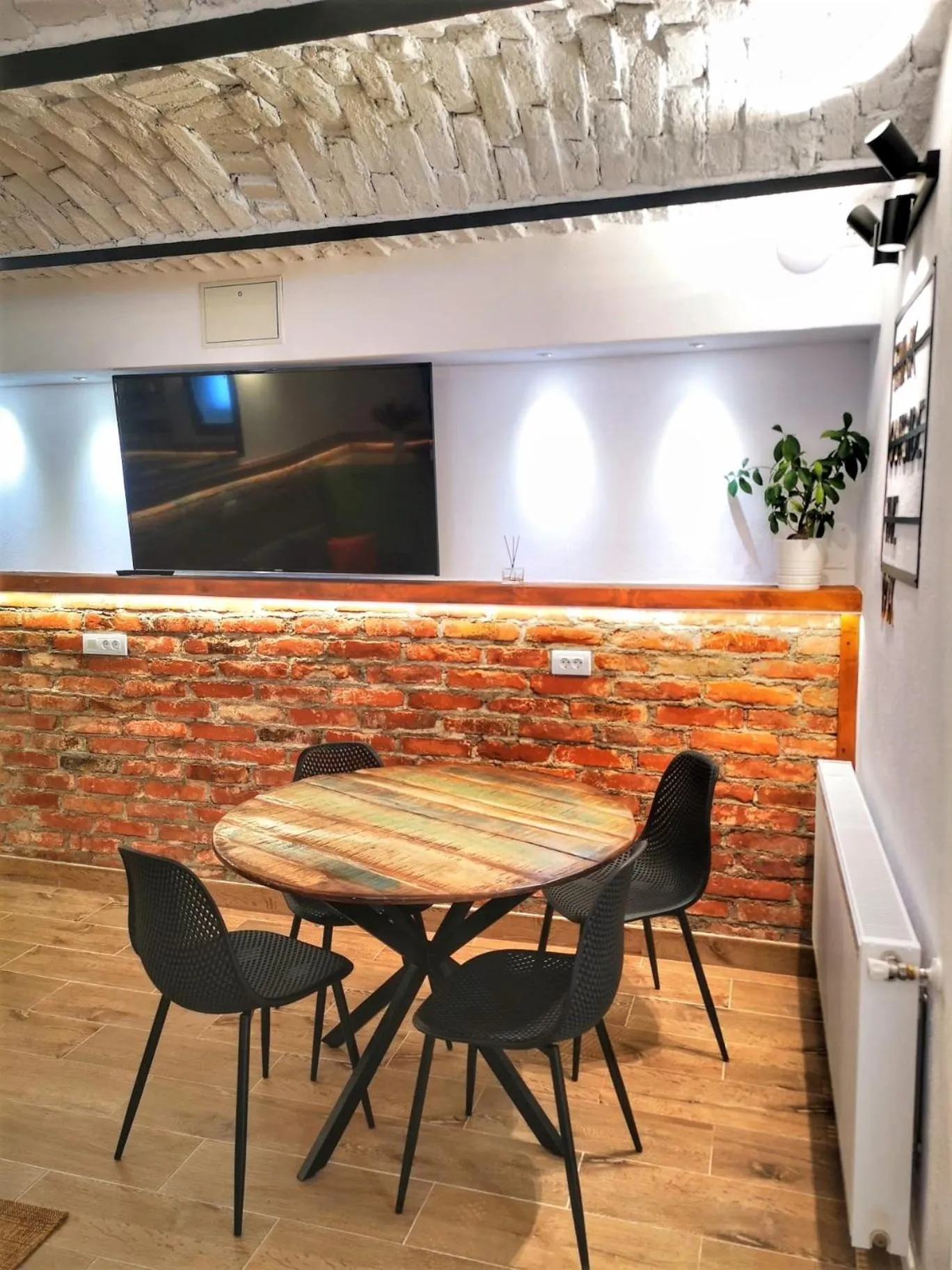 TV and multimedia in T House