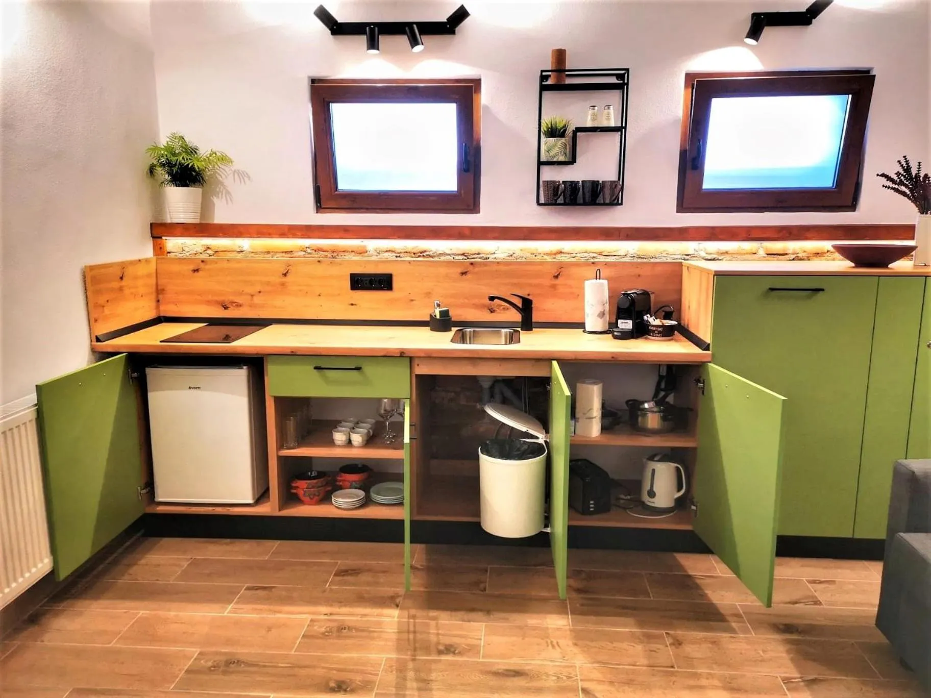 Kitchen or kitchenette in T House