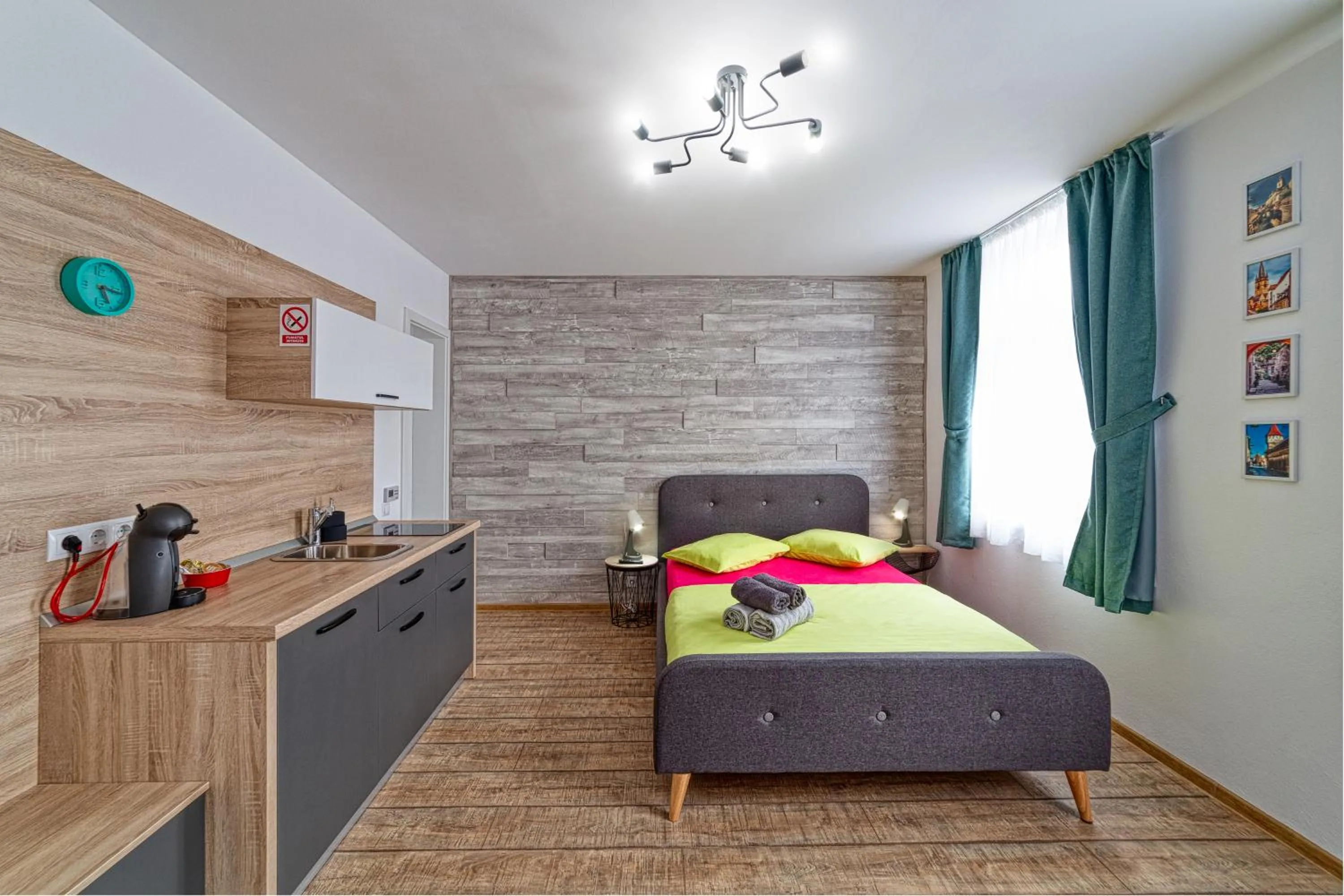 Kitchen or kitchenette, Bed in T House