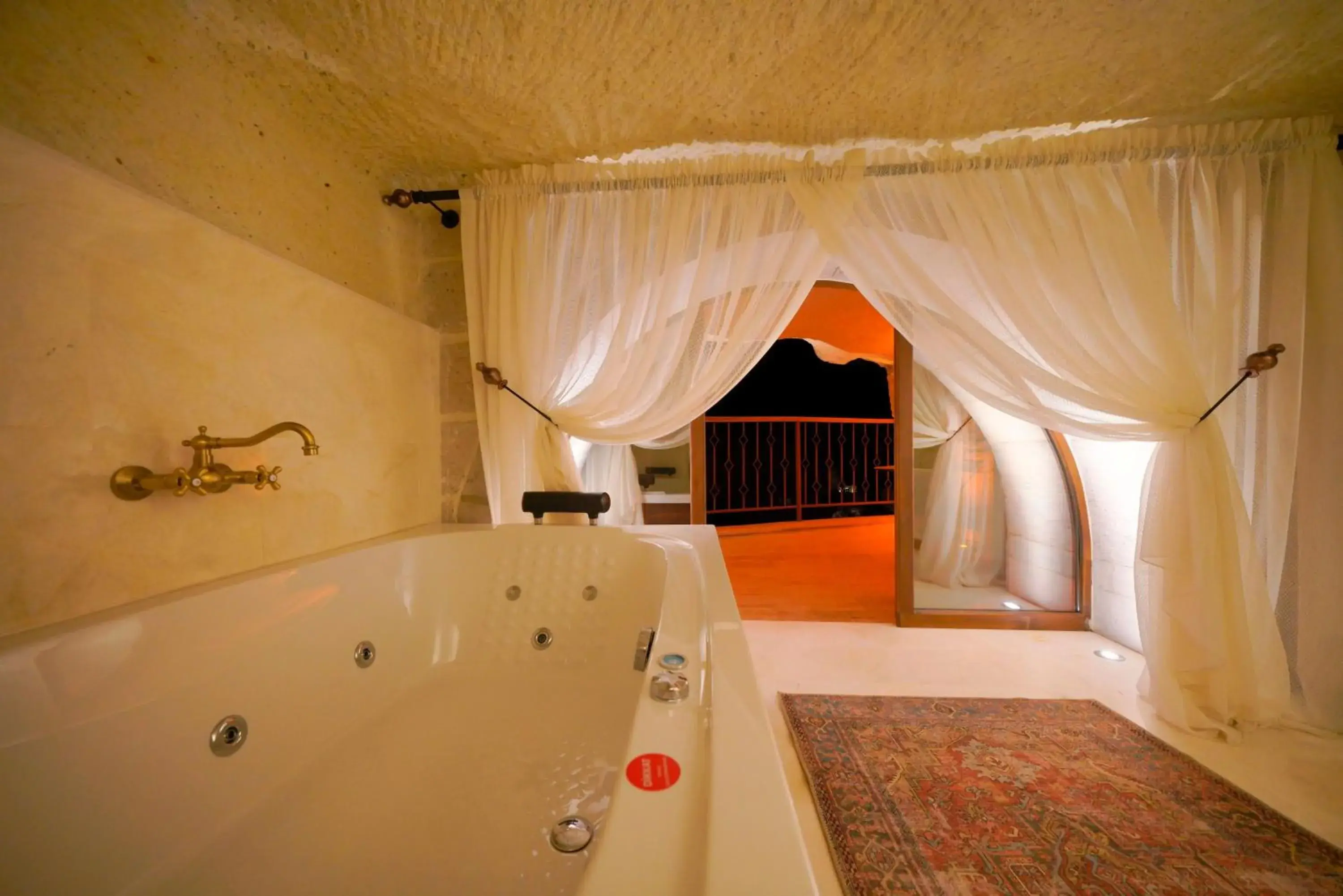 Queen Room with Spa Bath in Fairyland Cave Hotel Queen Room with Spa Bath in Fairyland Cave Hotel