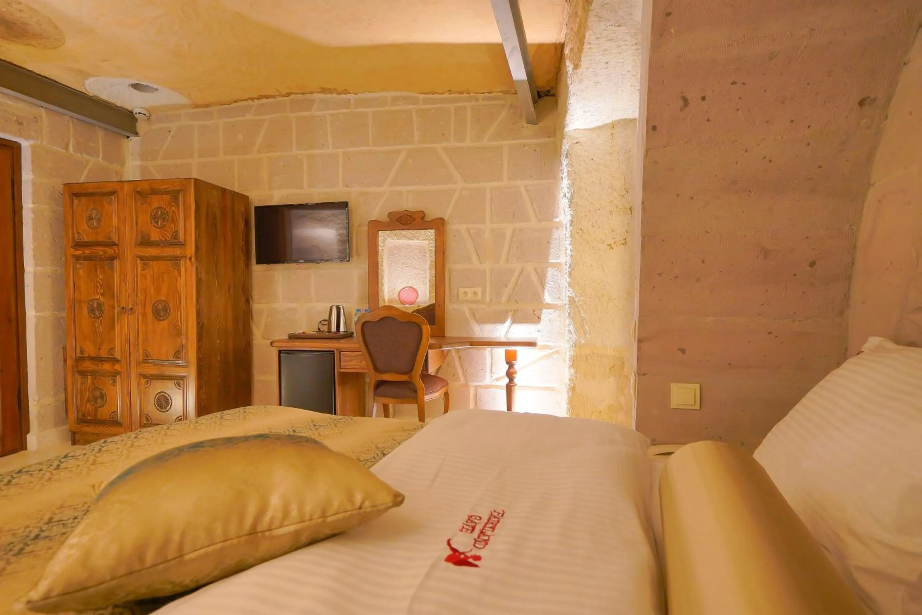 Photo of the whole room, Bed in Fairyland Cave Hotel