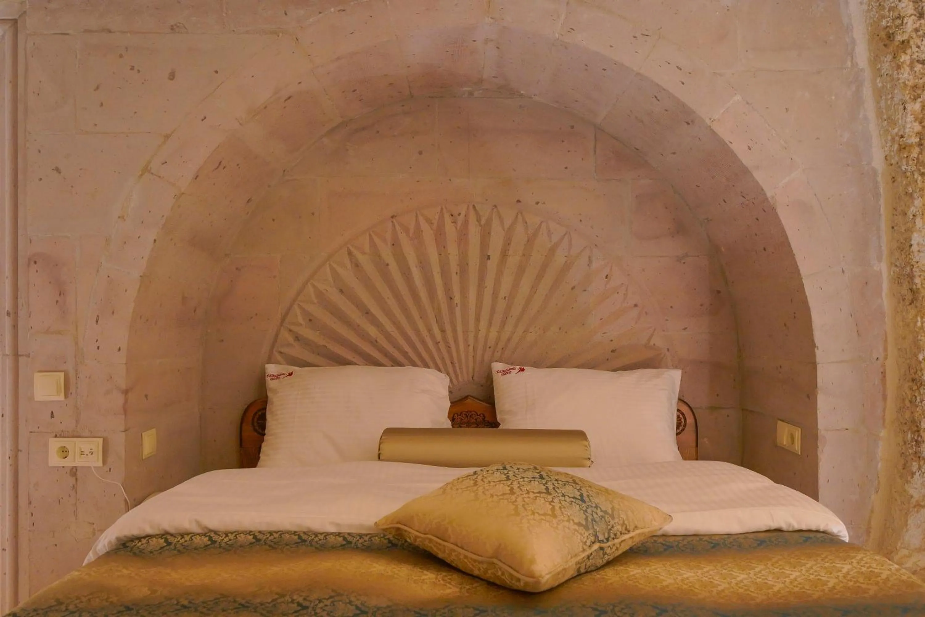 Massage, Bed in Fairyland Cave Hotel