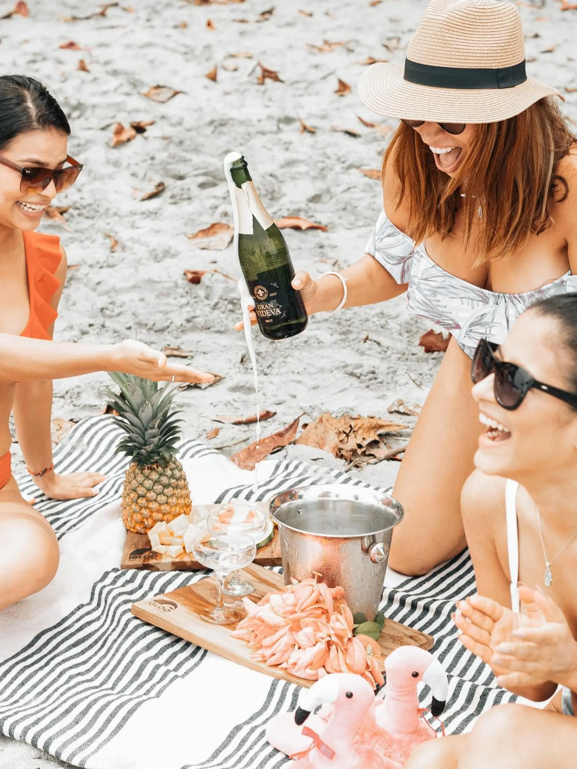 Food in Igloo Beach Lodge Food in Igloo Beach Lodge