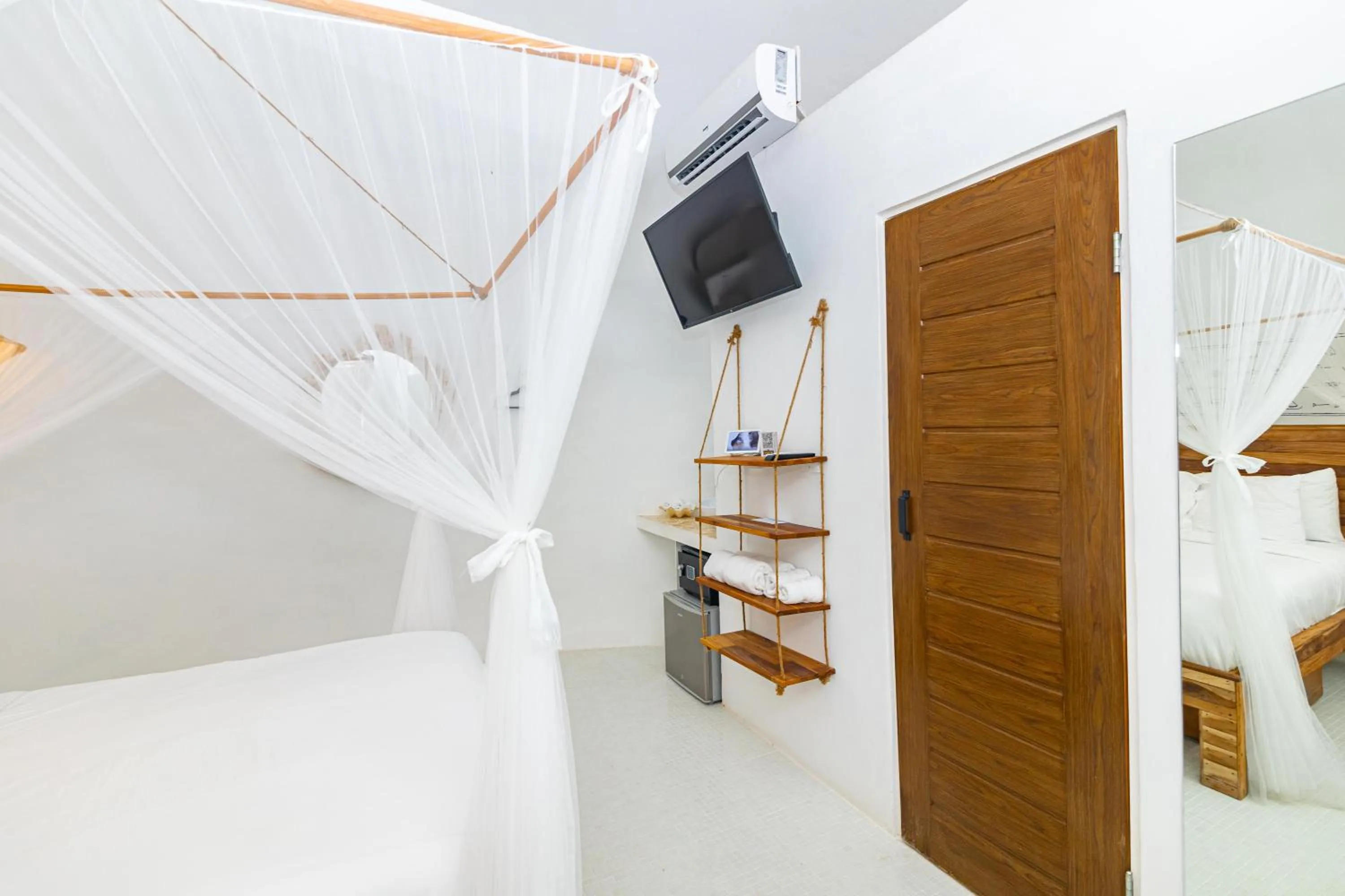 Bed in Igloo Beach Lodge