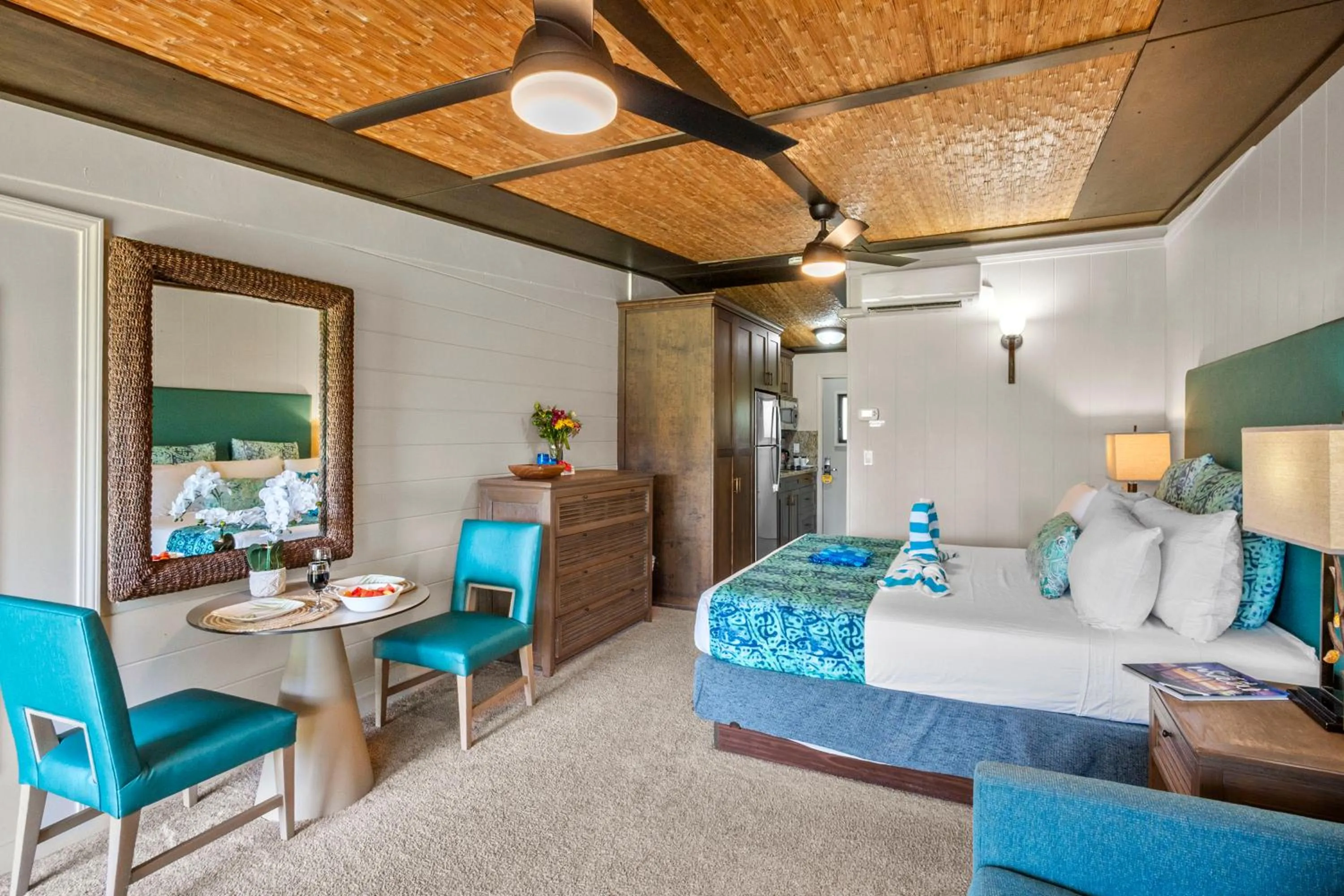 Bedroom, Bed in The Mauian Hotel