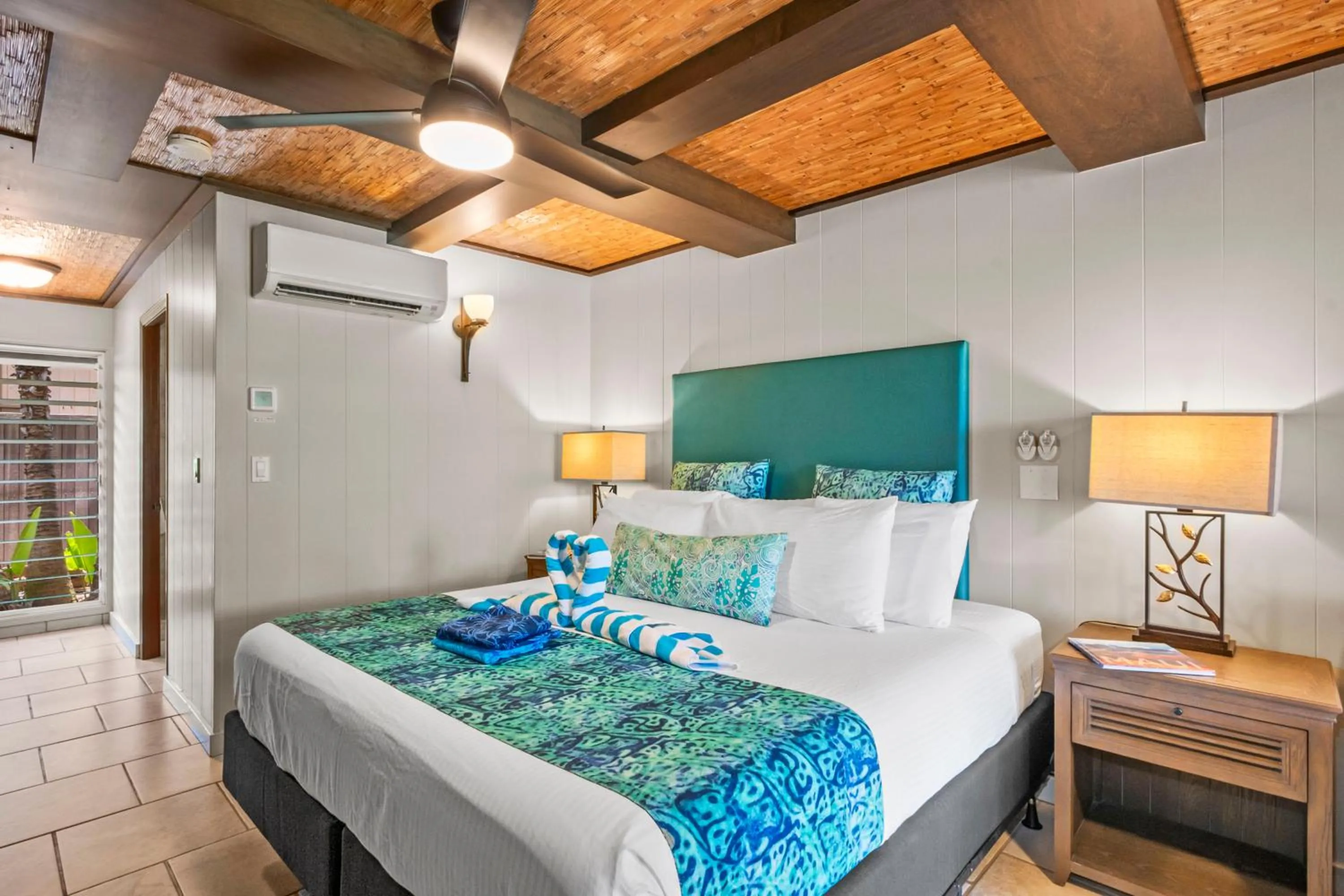 Bedroom, Bed in The Mauian Hotel