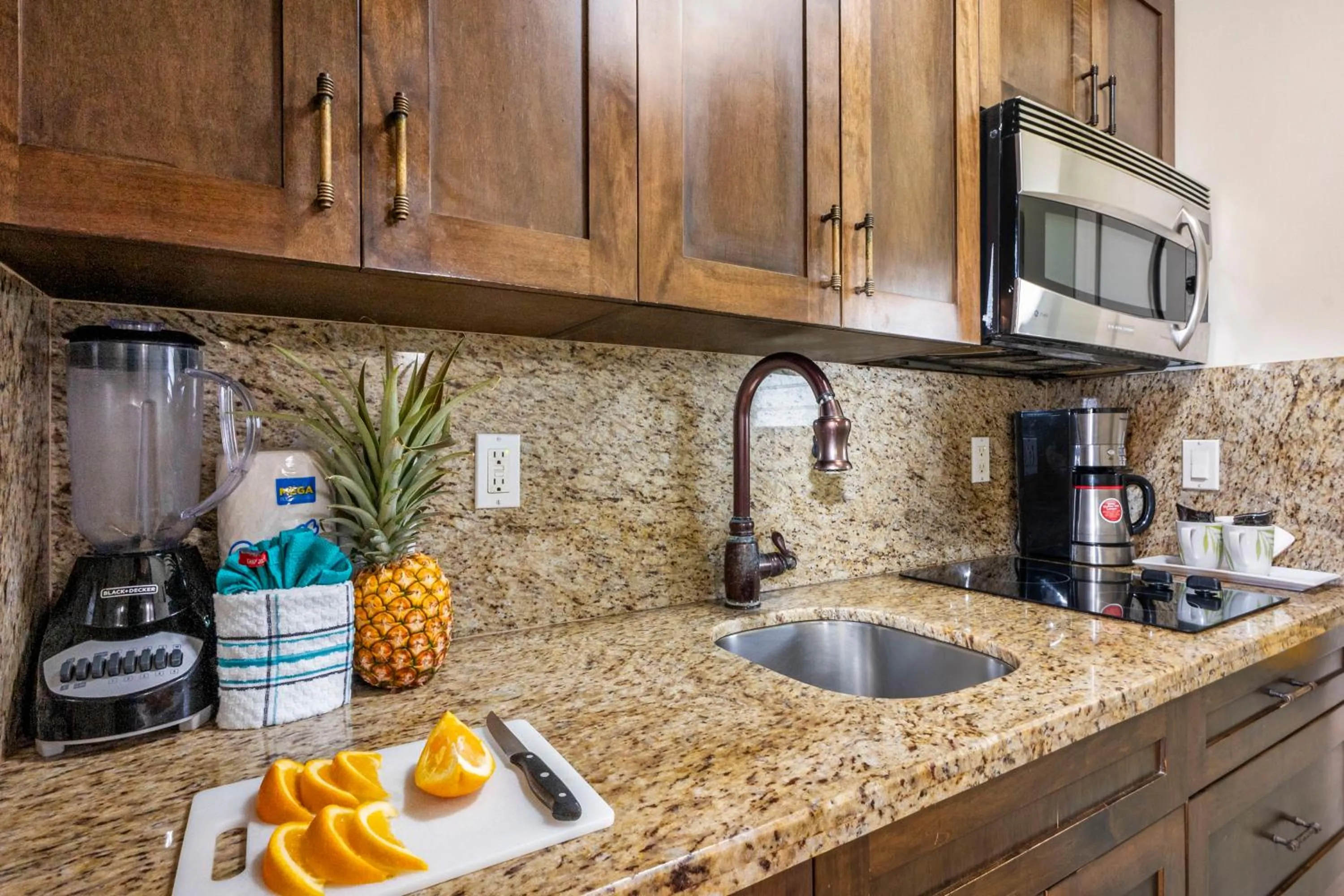 Kitchen or kitchenette in The Mauian Hotel