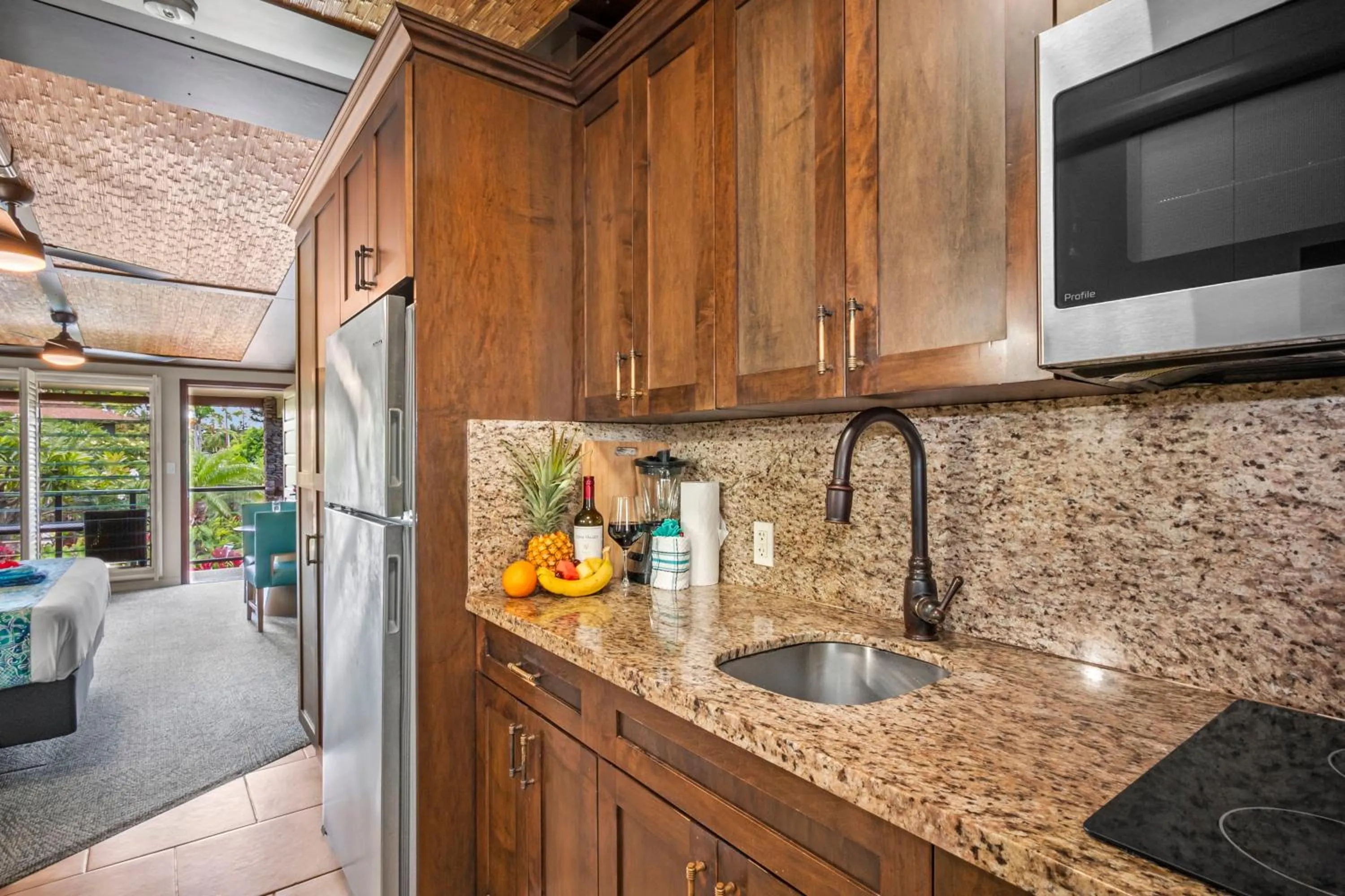 Kitchen or kitchenette in The Mauian Hotel