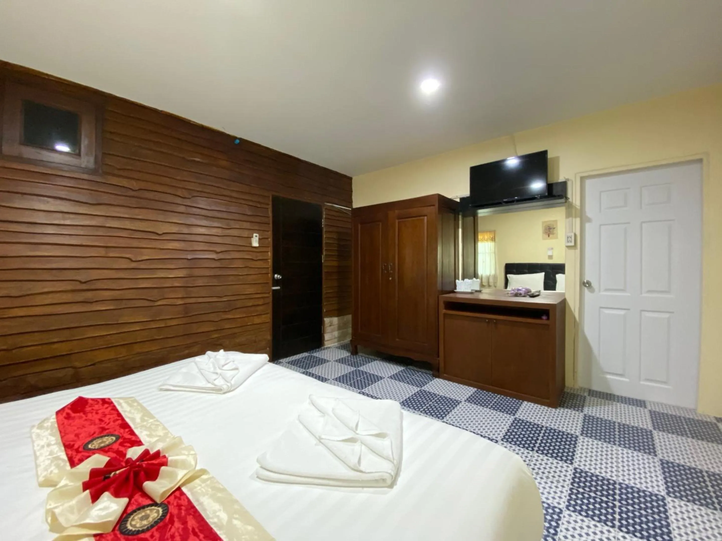 Photo of the whole room, Bed in Yuwadee Resort