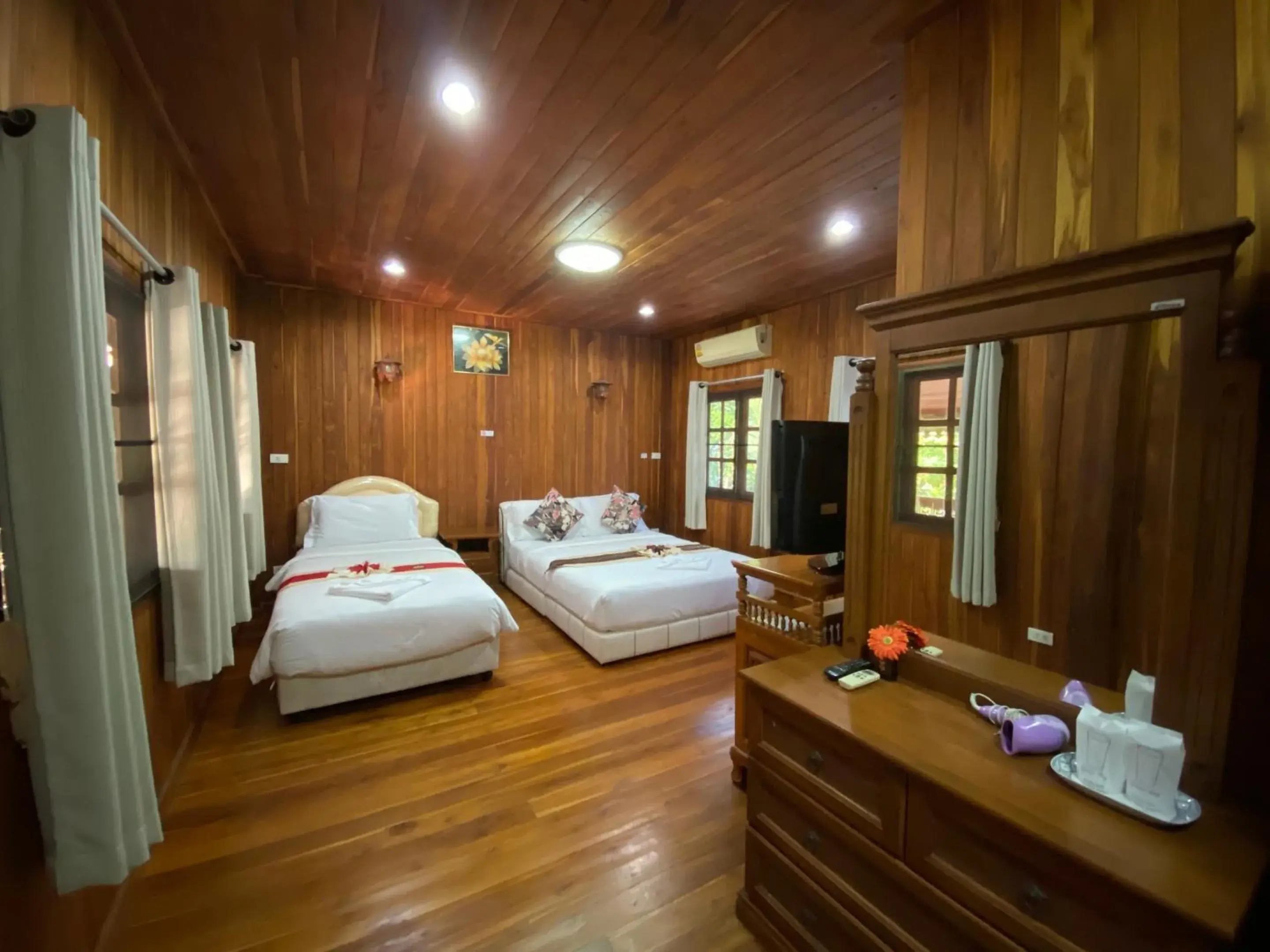 Photo of the whole room, Bed in Yuwadee Resort Photo of the whole room, Bed in Yuwadee Resort