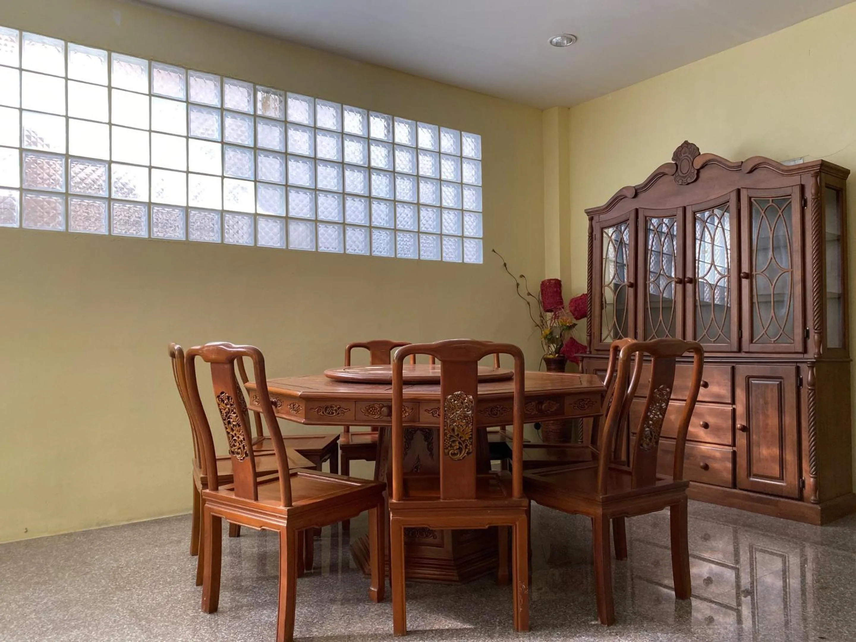 Dining area in Yuwadee Resort