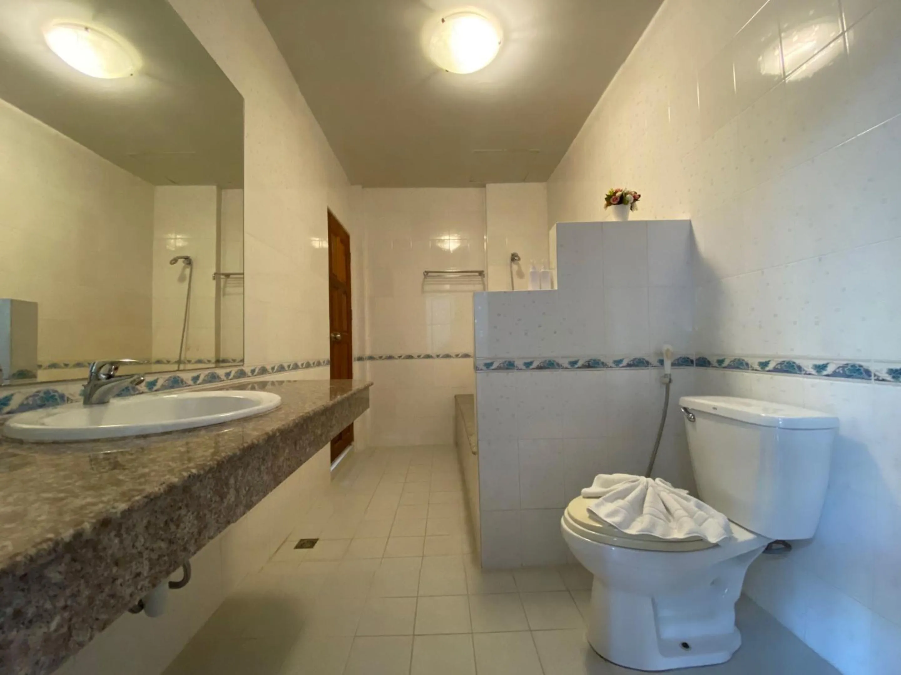 Shower in Yuwadee Resort