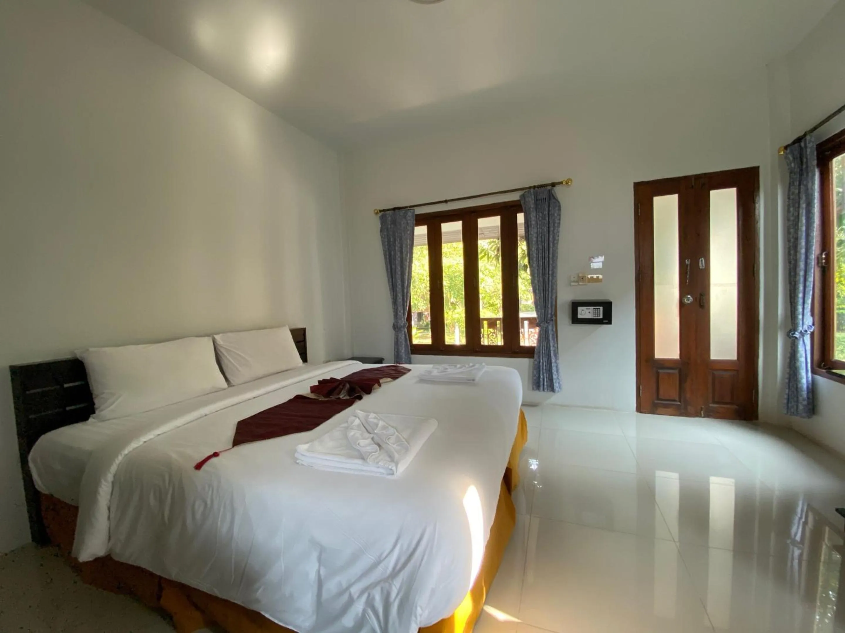 Photo of the whole room, Bed in Yuwadee Resort