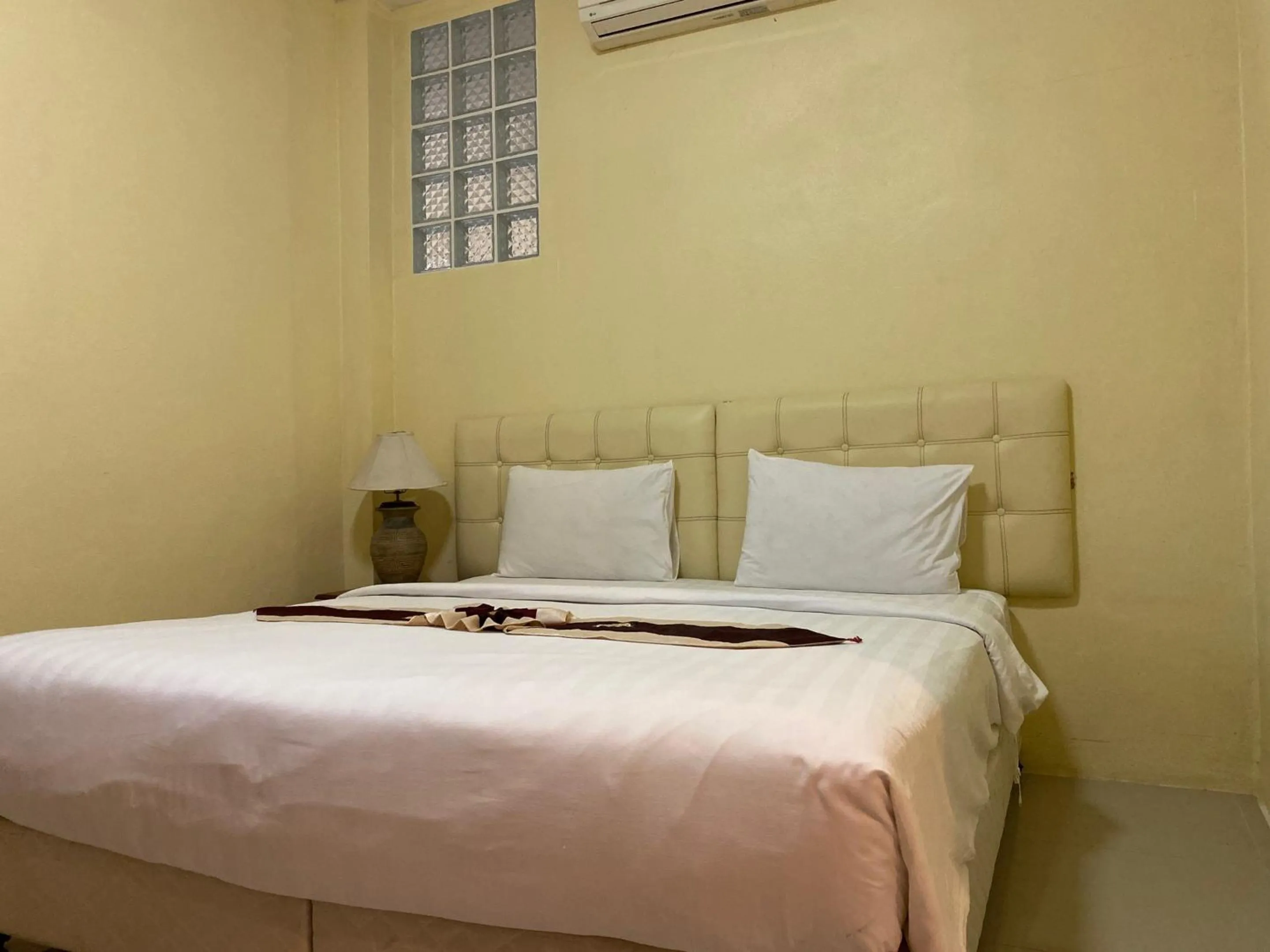 Photo of the whole room, Bed in Yuwadee Resort