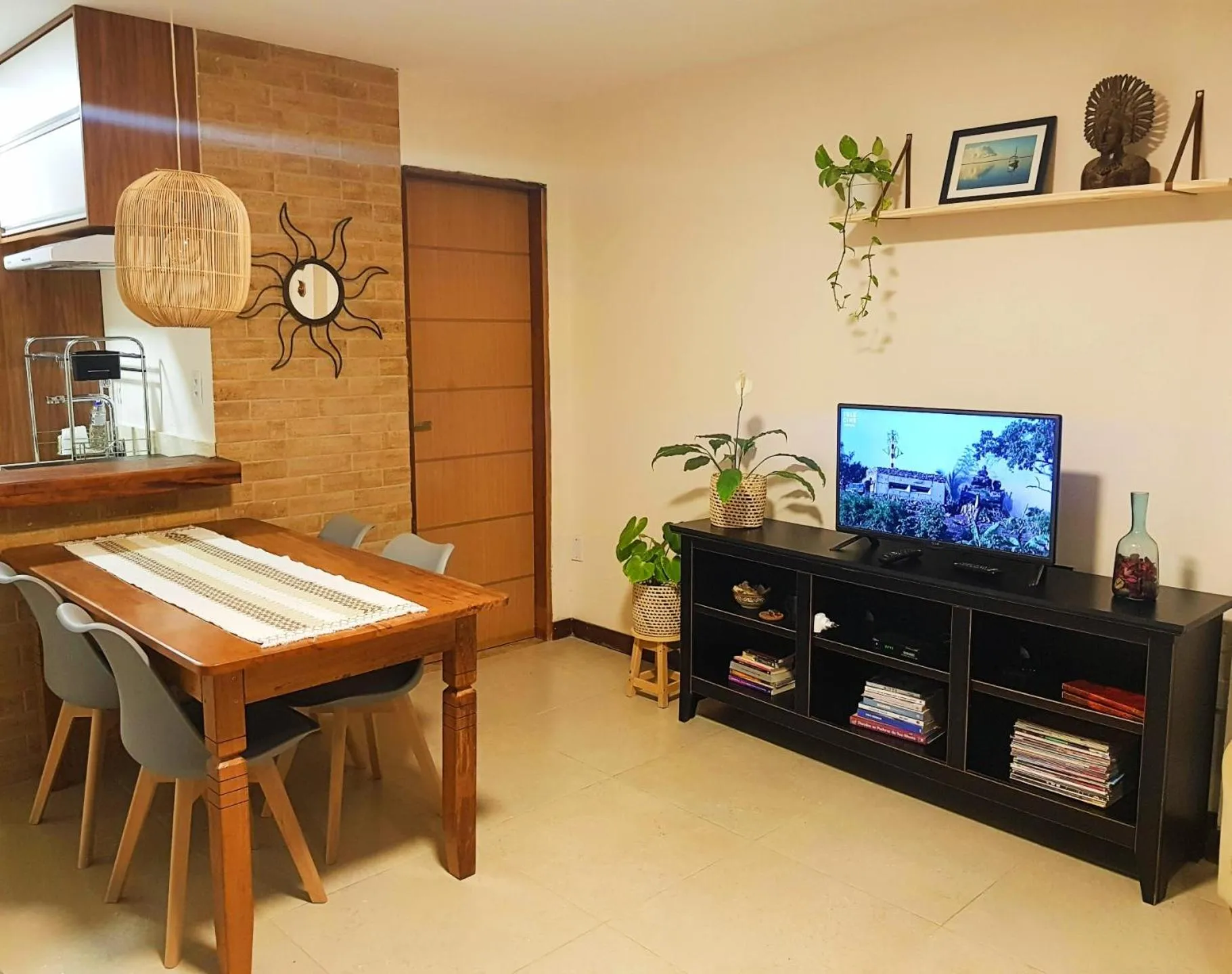 Communal lounge/ TV room in Casa Boha Praia do Forte
