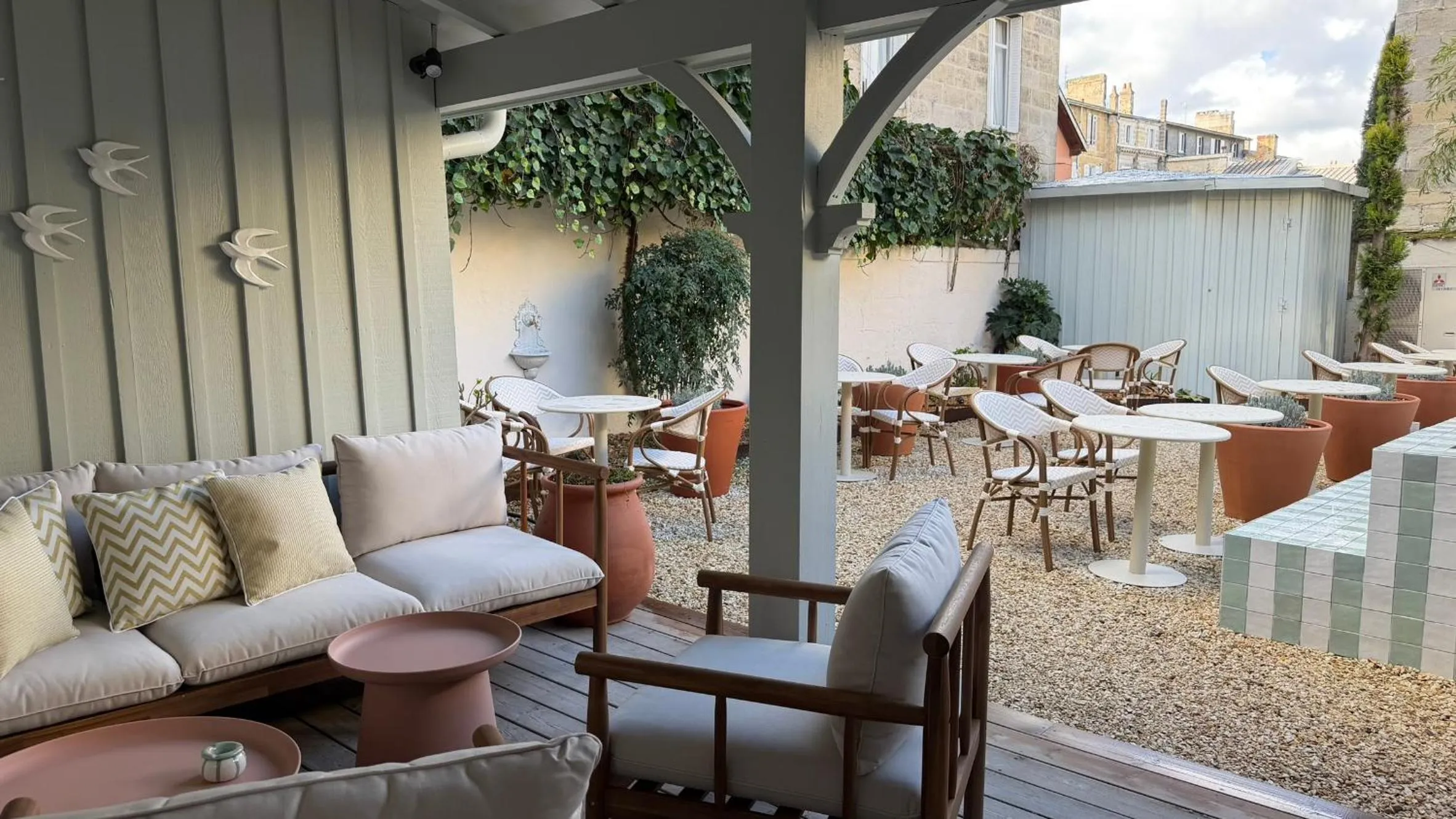 Patio in Hôtel Le Clos Huguerie - Boutique Hôtel - Bordeaux Centre