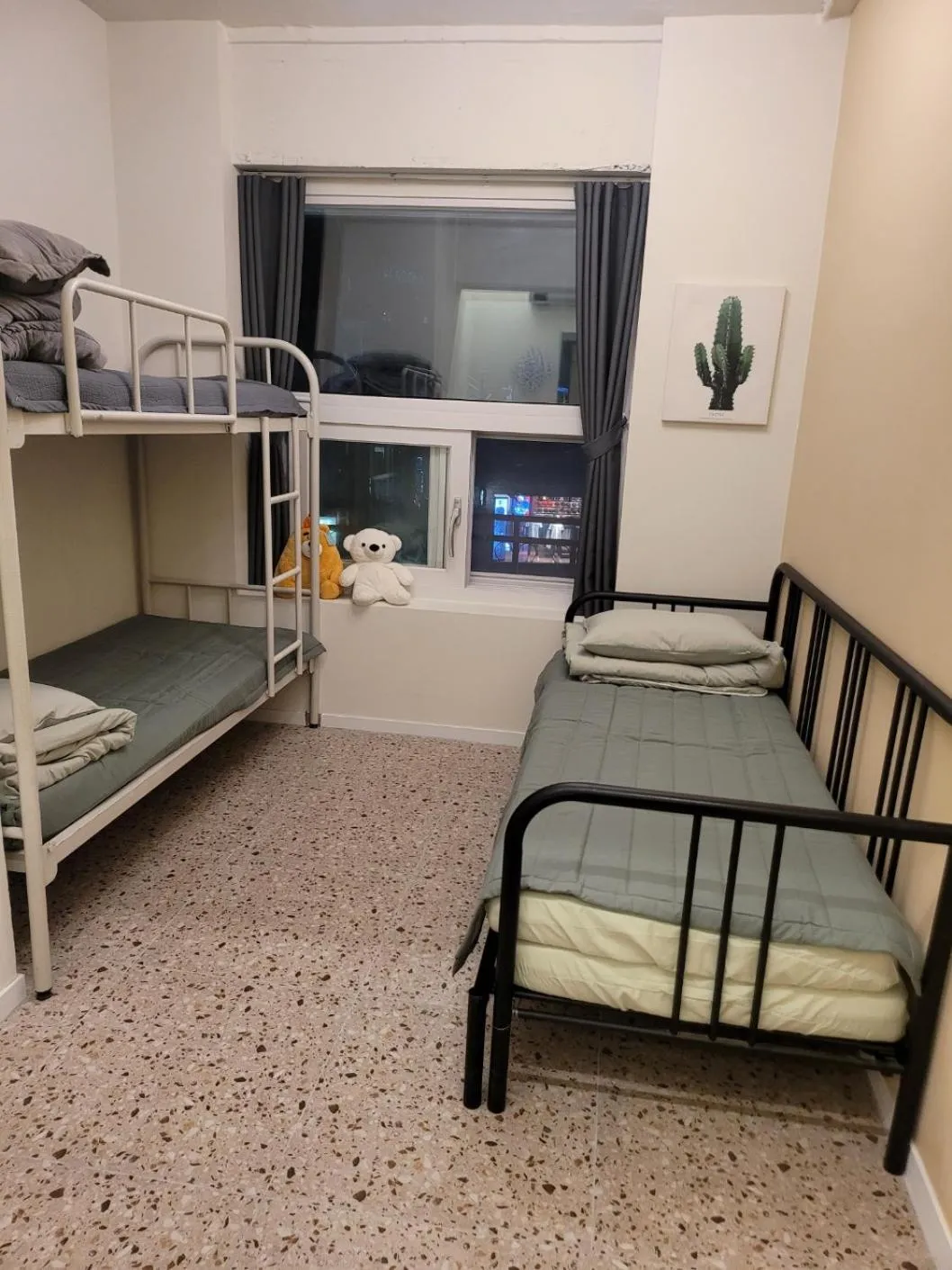 Bed in Mamas and Papas Guesthouse and Apartments in Seoul