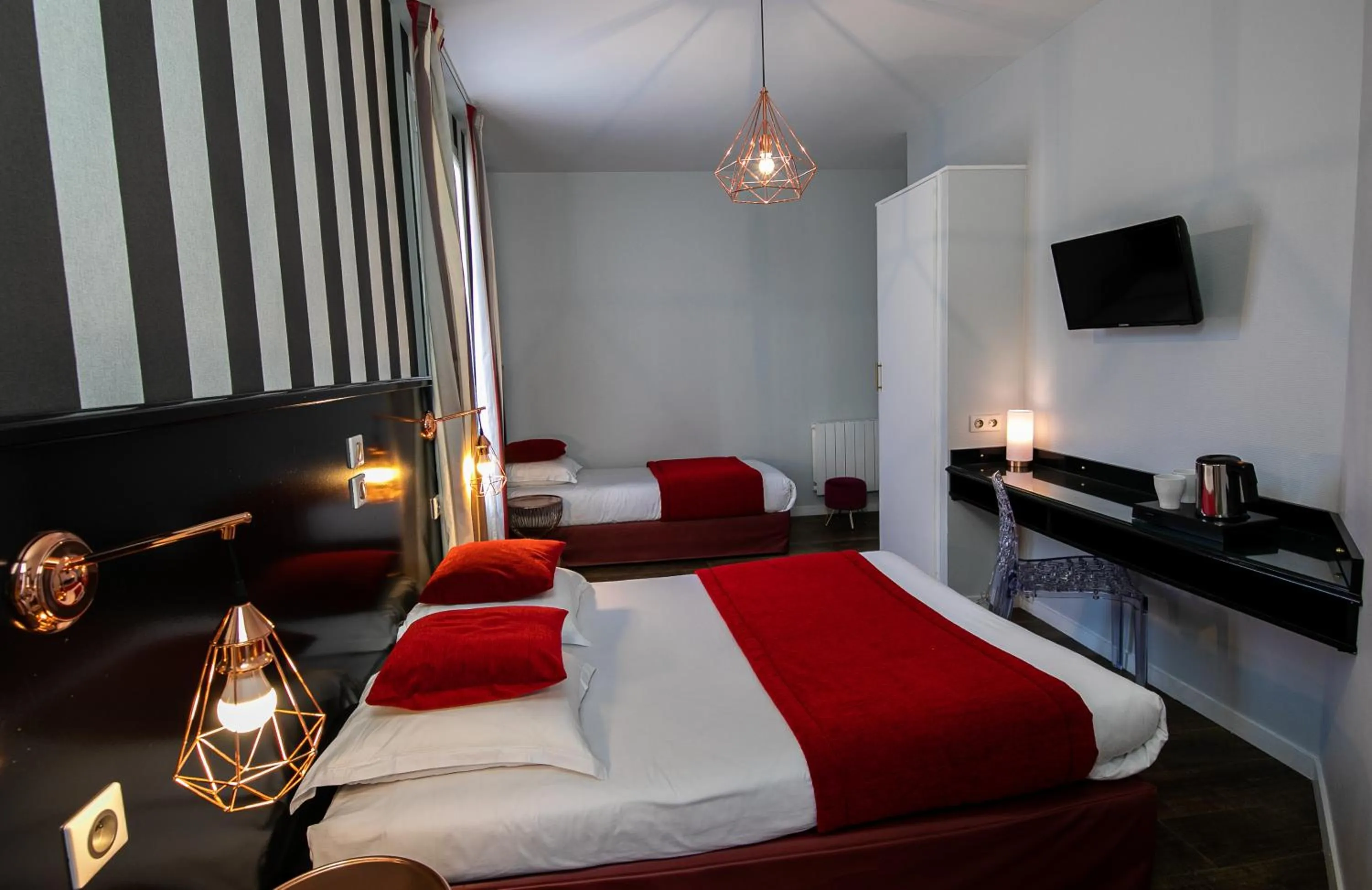 Bedroom, Bed in Eiffel Villa Garibaldi