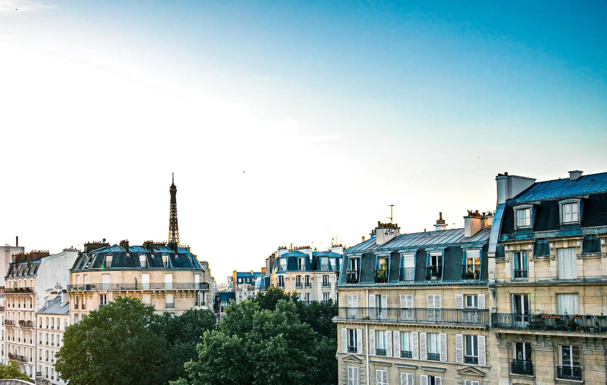 City view in Eiffel Villa Garibaldi