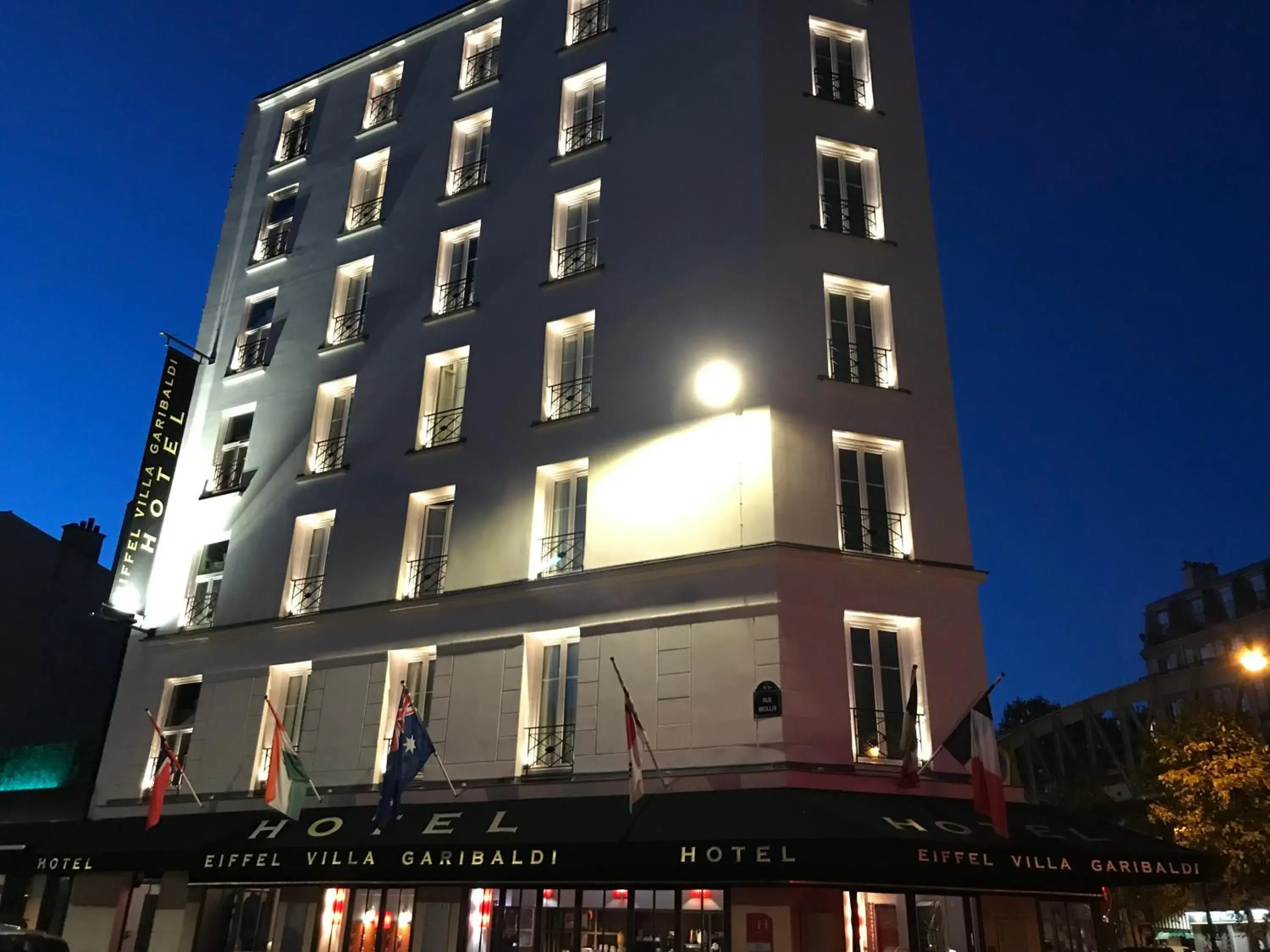 Property building in Eiffel Villa Garibaldi Property building in Eiffel Villa Garibaldi