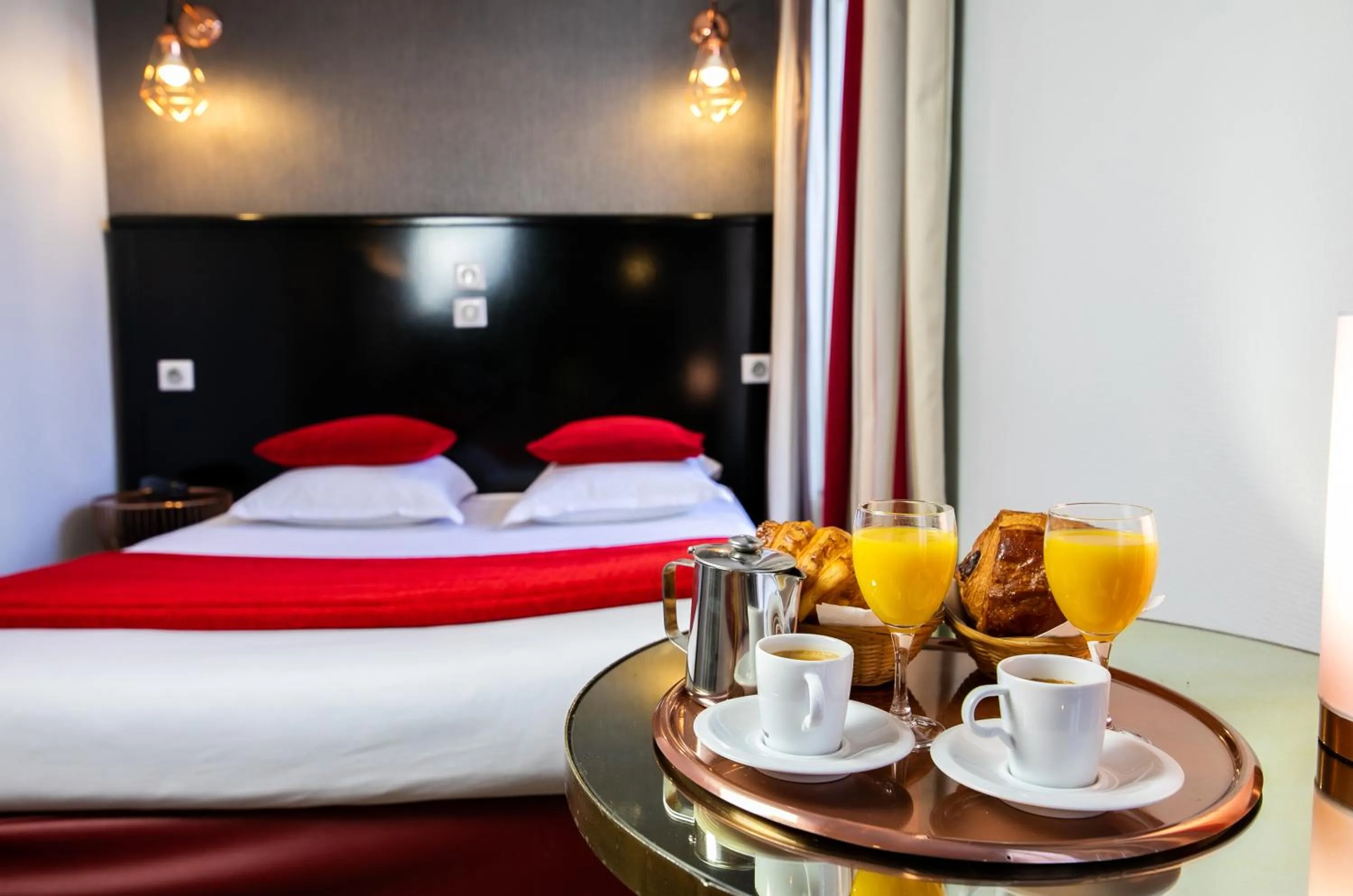 Bathroom, Bed in Eiffel Villa Garibaldi