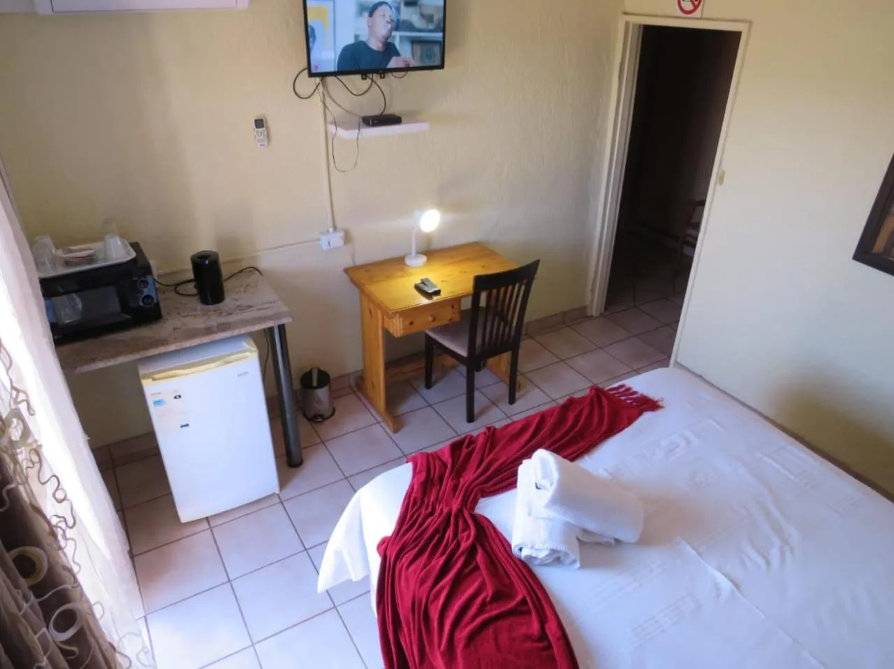 TV and multimedia, Bed in Kgatholoha guest house