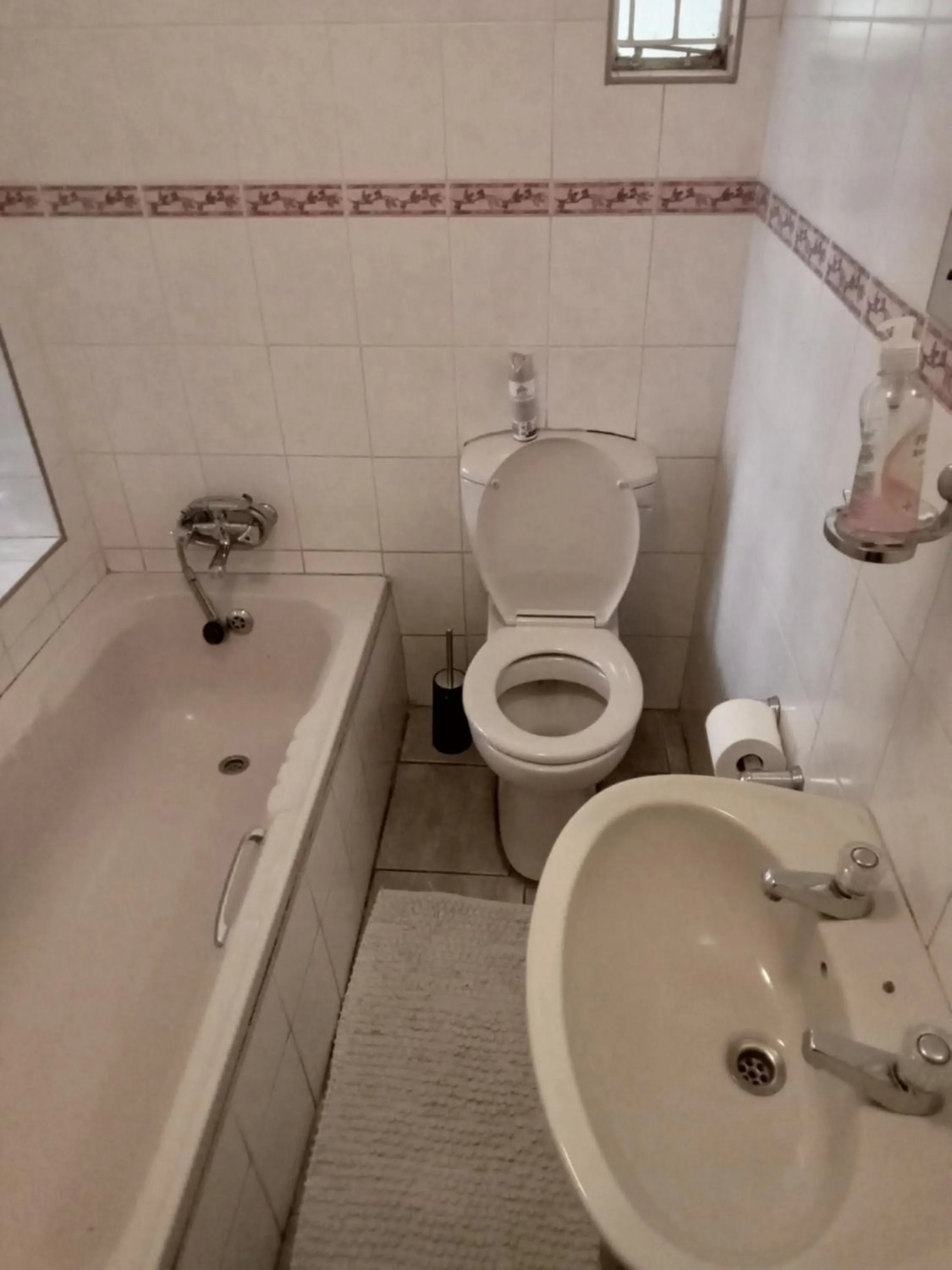 Bathroom in Kgatholoha guest house