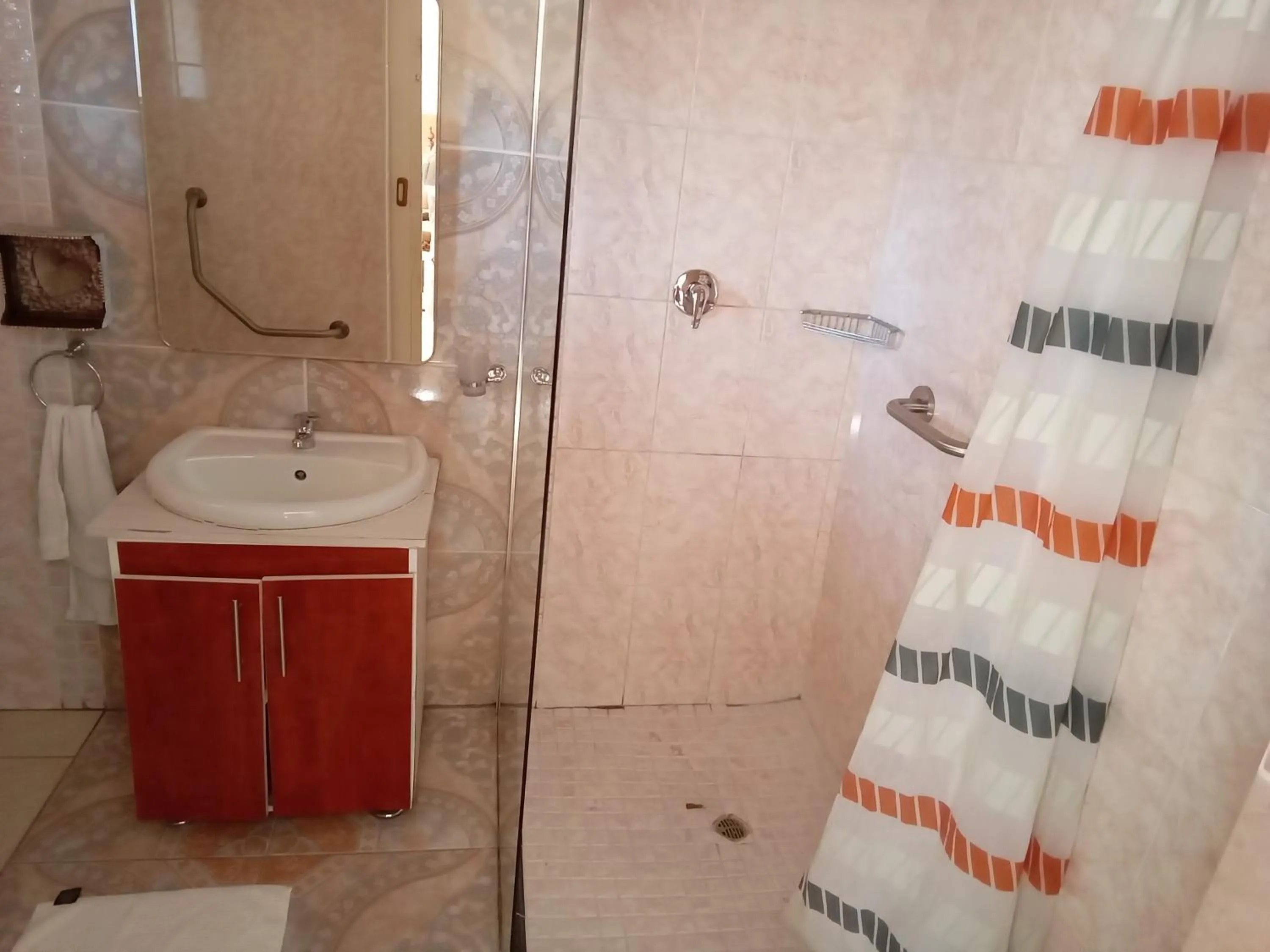 Shower in Kgatholoha guest house