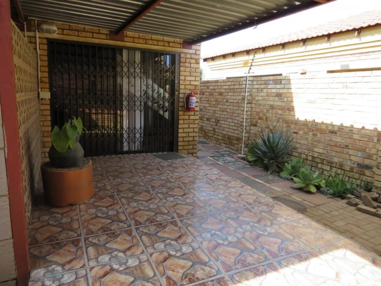 Property building in Kgatholoha guest house