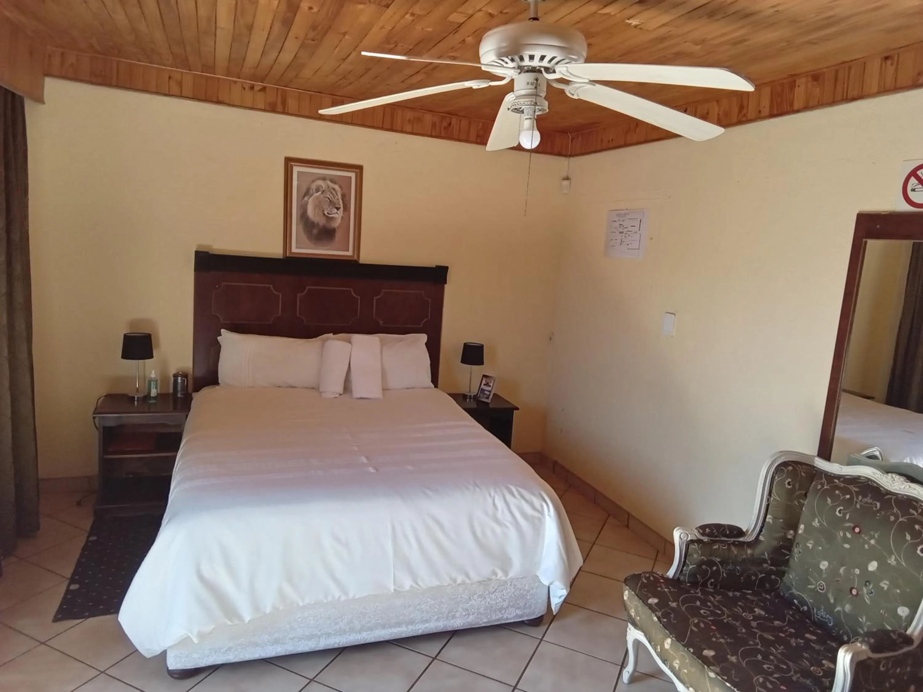 Photo of the whole room, Bed in Kgatholoha guest house