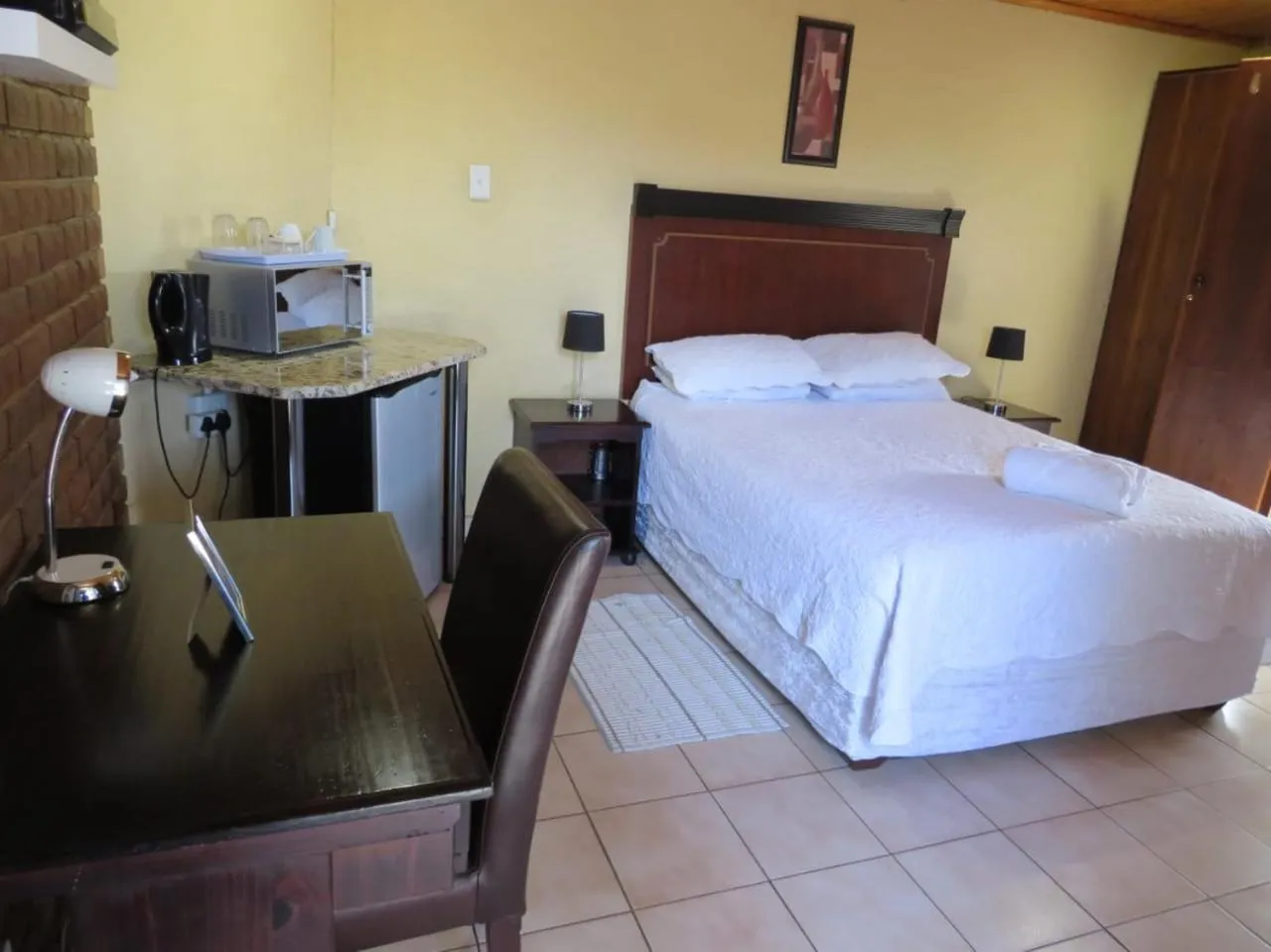 Photo of the whole room, Bed in Kgatholoha guest house