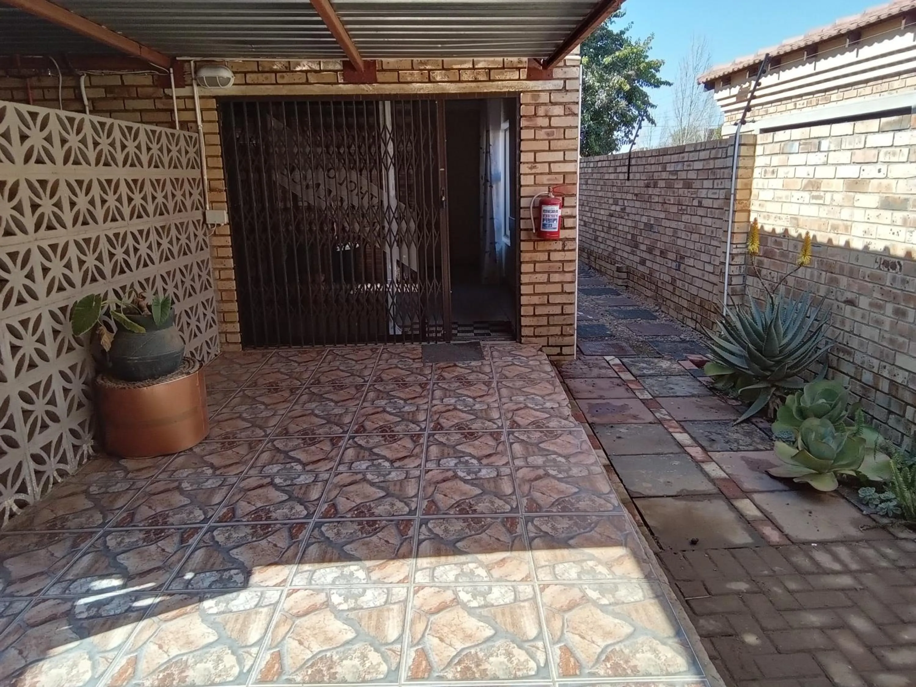 Property building in Kgatholoha guest house