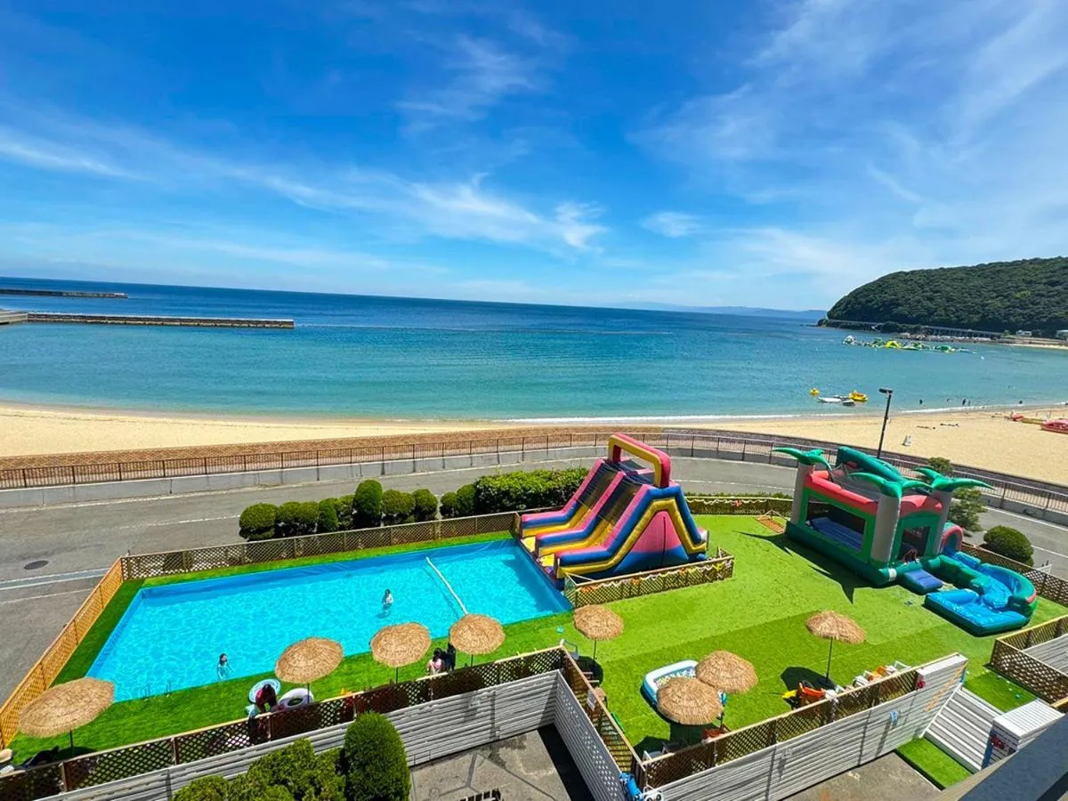 Swimming pool in Kaigetsukan