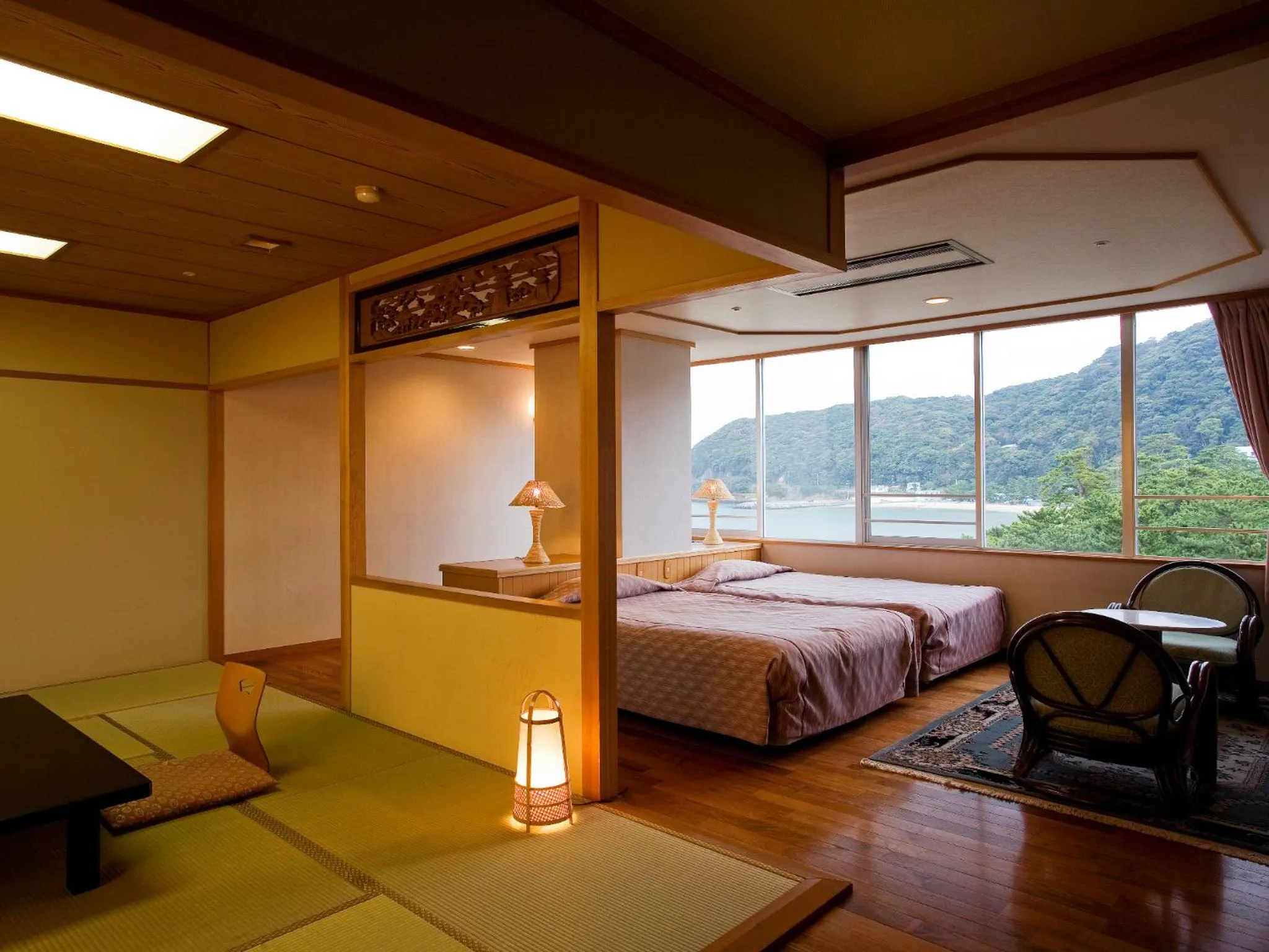 Photo of the whole room, Bed in Kaigetsukan