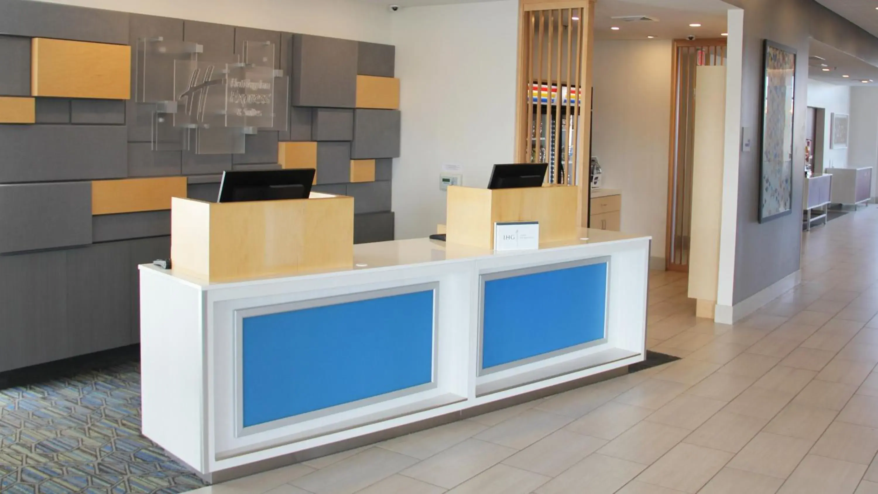 Property building in Holiday Inn Express- Eau Claire West I-94 by IHG Property building in Holiday Inn Express- Eau Claire West I-94 by IHG