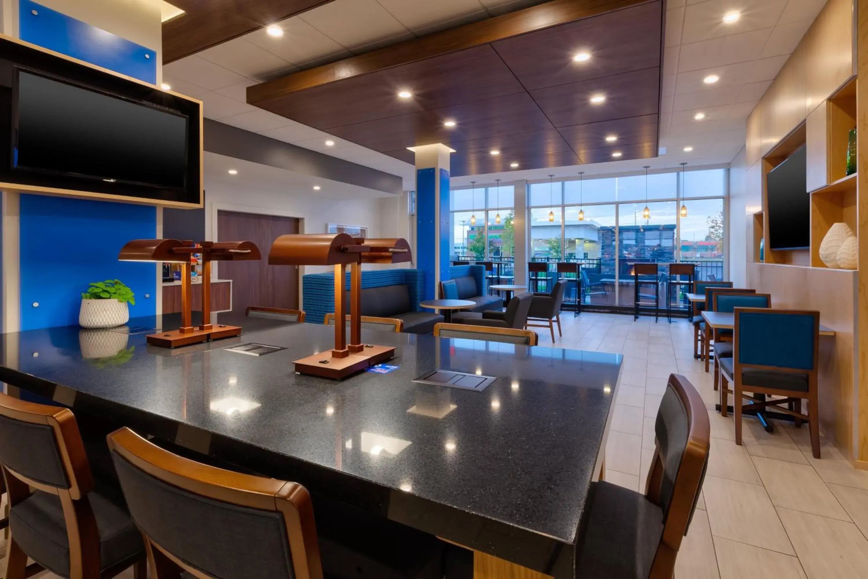 Property building in Holiday Inn Express- Eau Claire West I-94 by IHG Property building in Holiday Inn Express- Eau Claire West I-94 by IHG