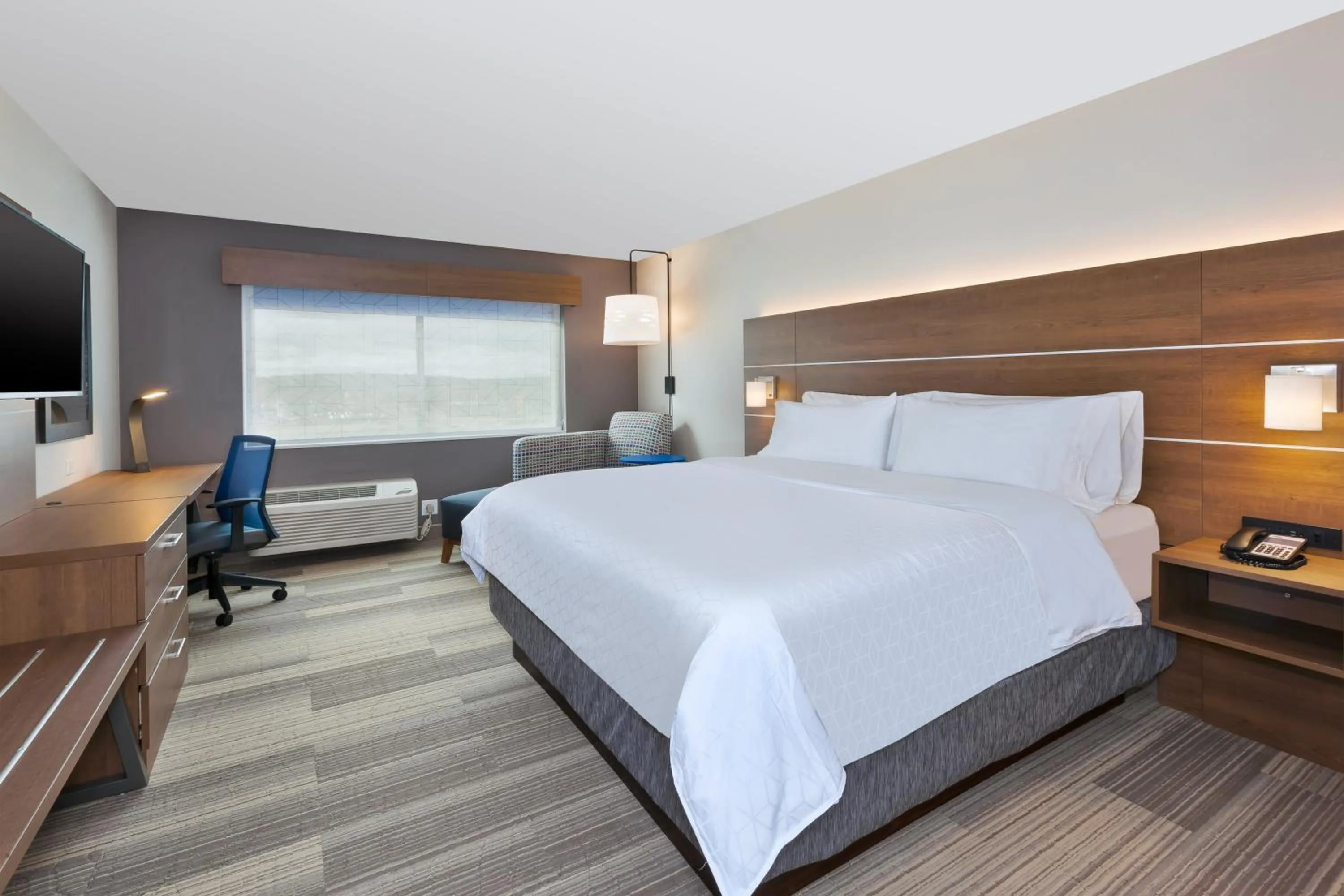Photo of the whole room, Bed in Holiday Inn Express- Eau Claire West I-94 by IHG