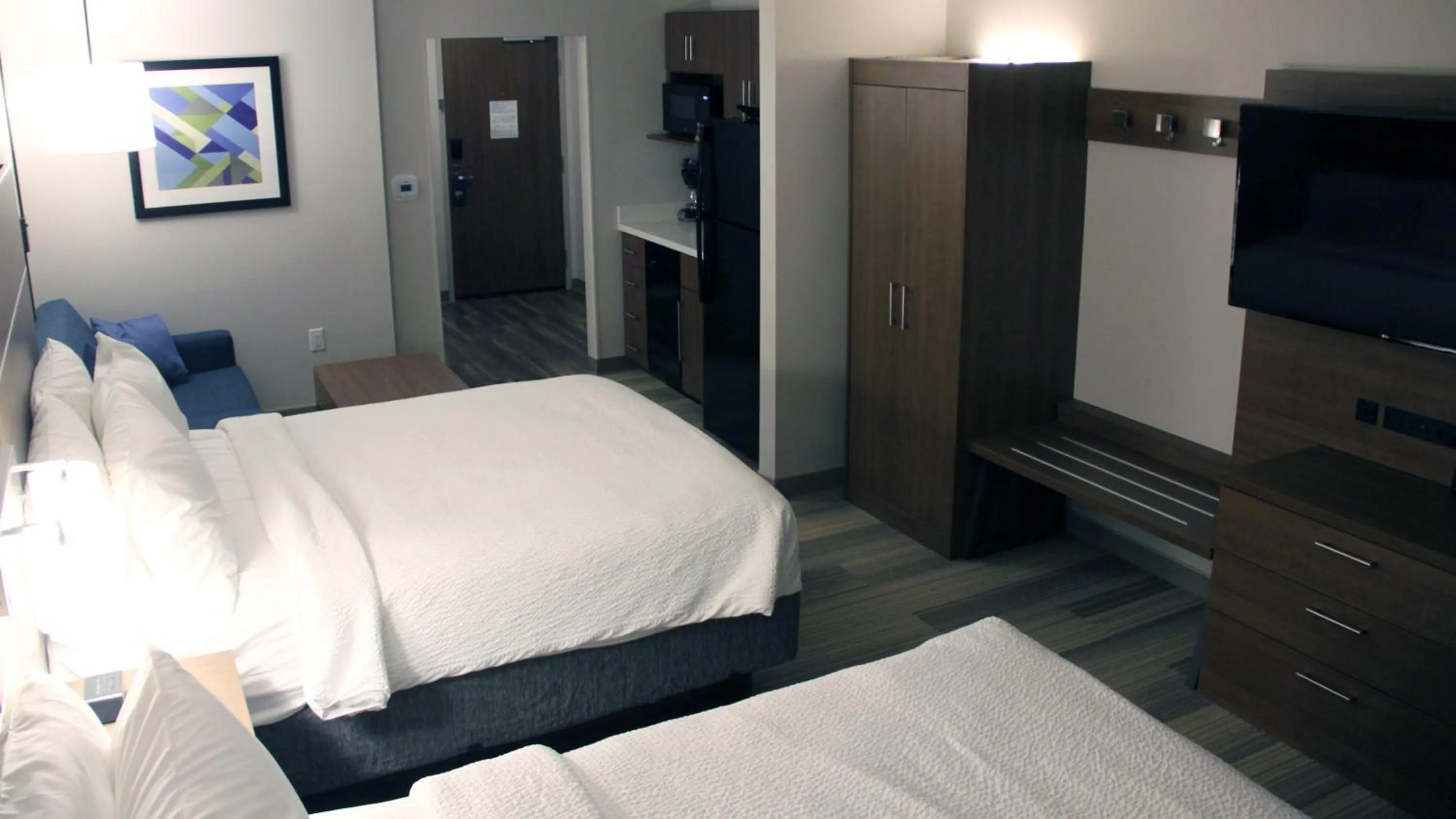 Photo of the whole room, Bed in Holiday Inn Express- Eau Claire West I-94 by IHG