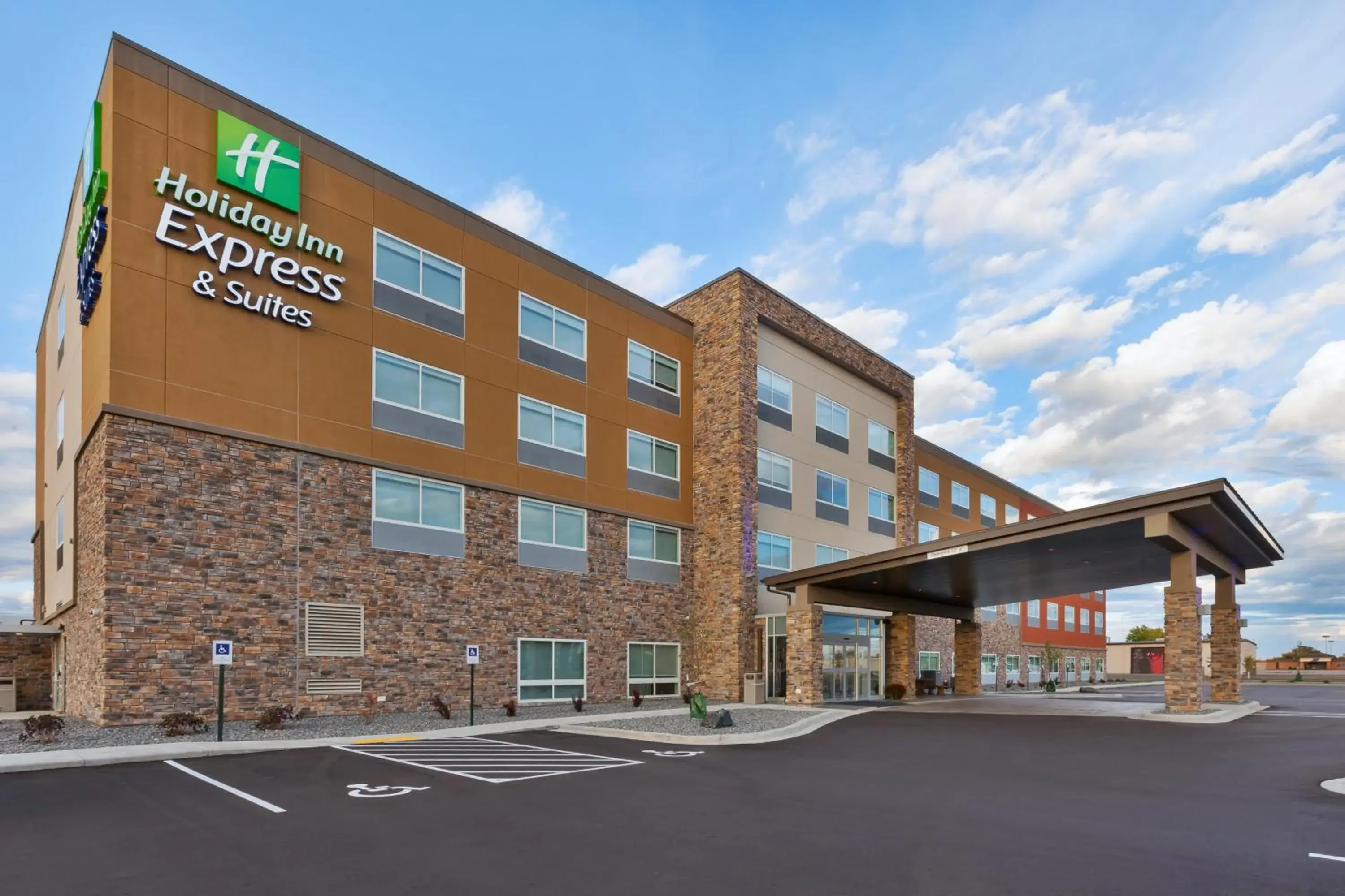 Property building in Holiday Inn Express- Eau Claire West I-94 by IHG Property building in Holiday Inn Express- Eau Claire West I-94 by IHG