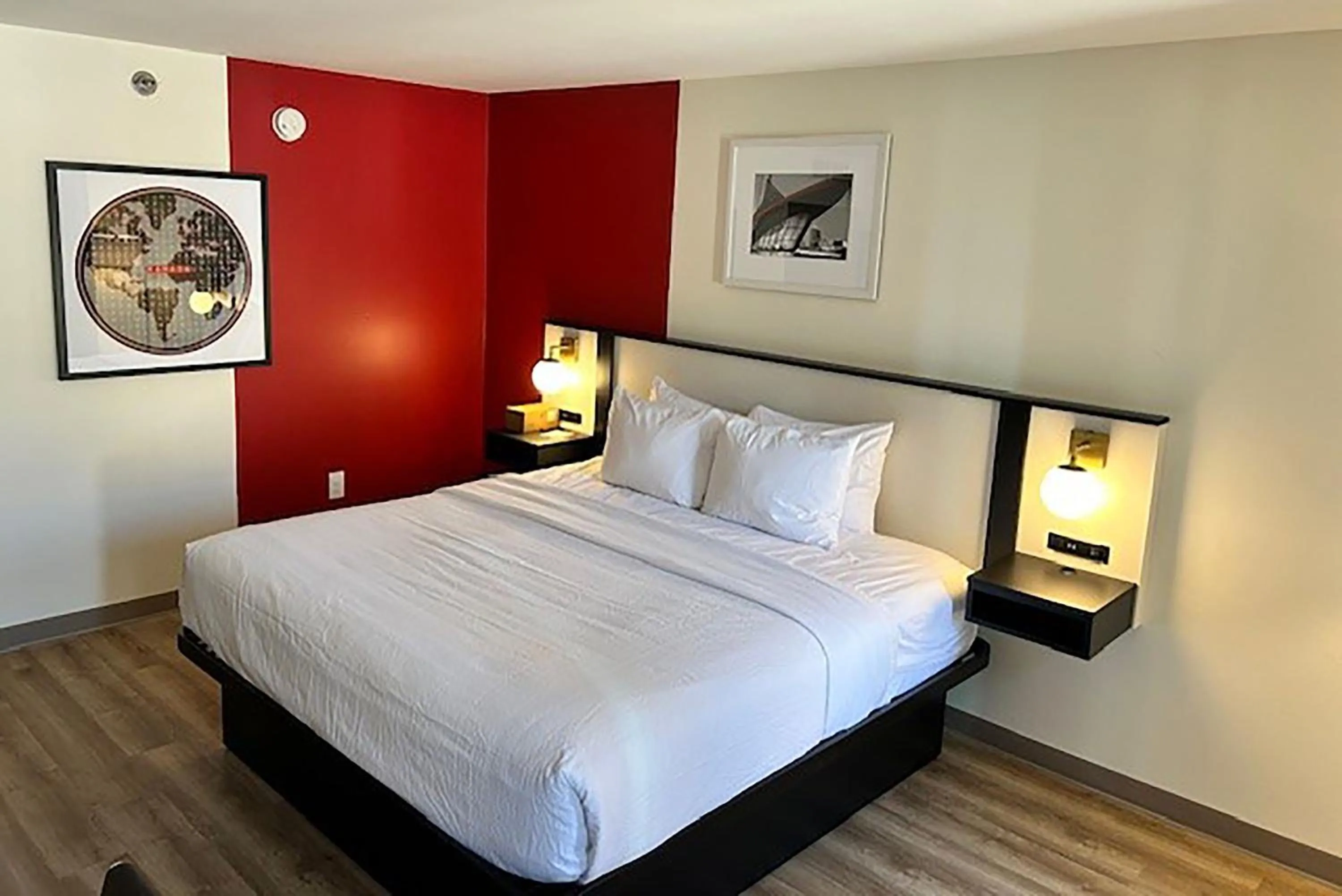 Bedroom, Bed in Ramada by Wyndham Milwaukee