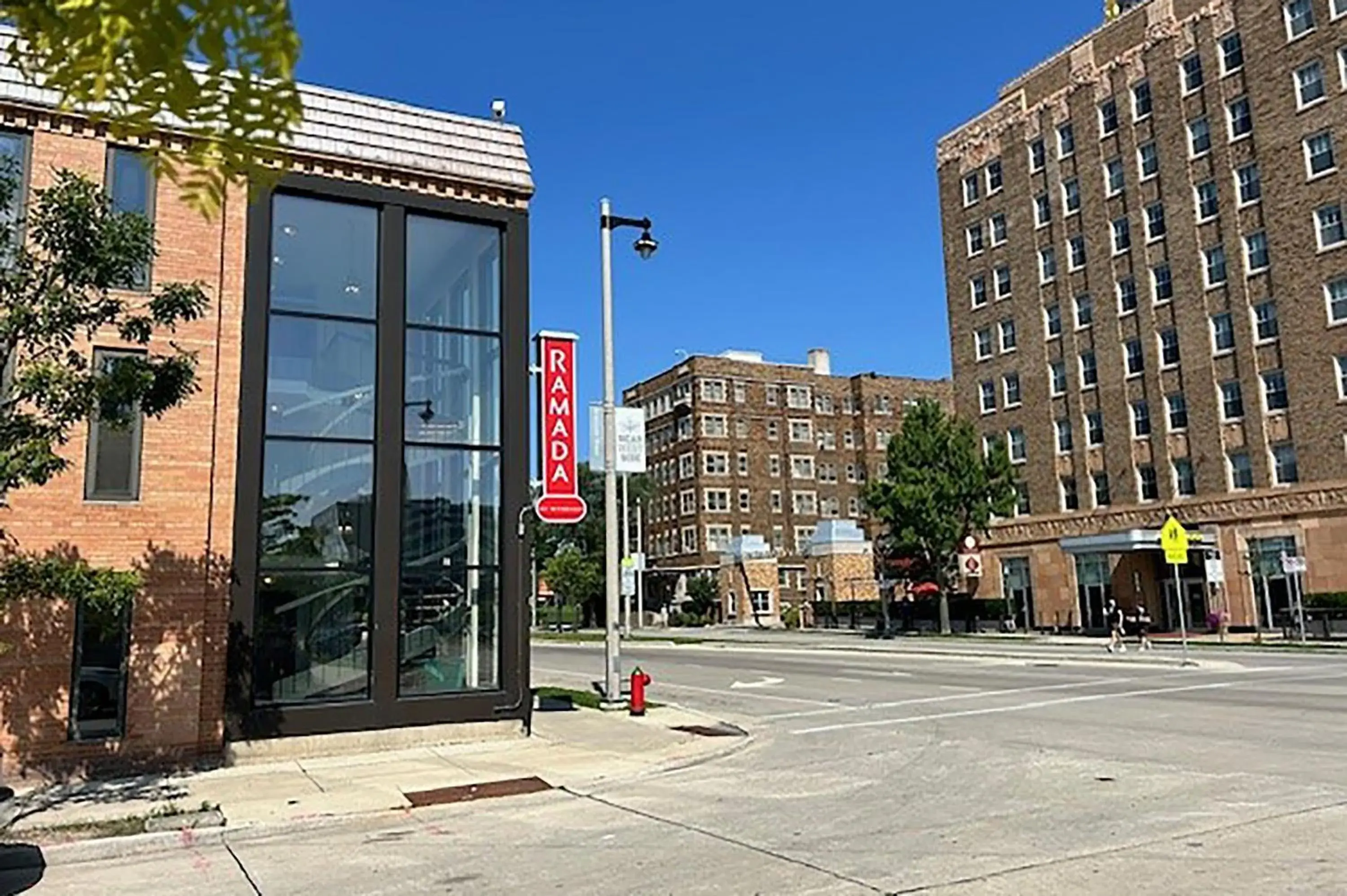 Property building in Ramada by Wyndham Milwaukee Property building in Ramada by Wyndham Milwaukee