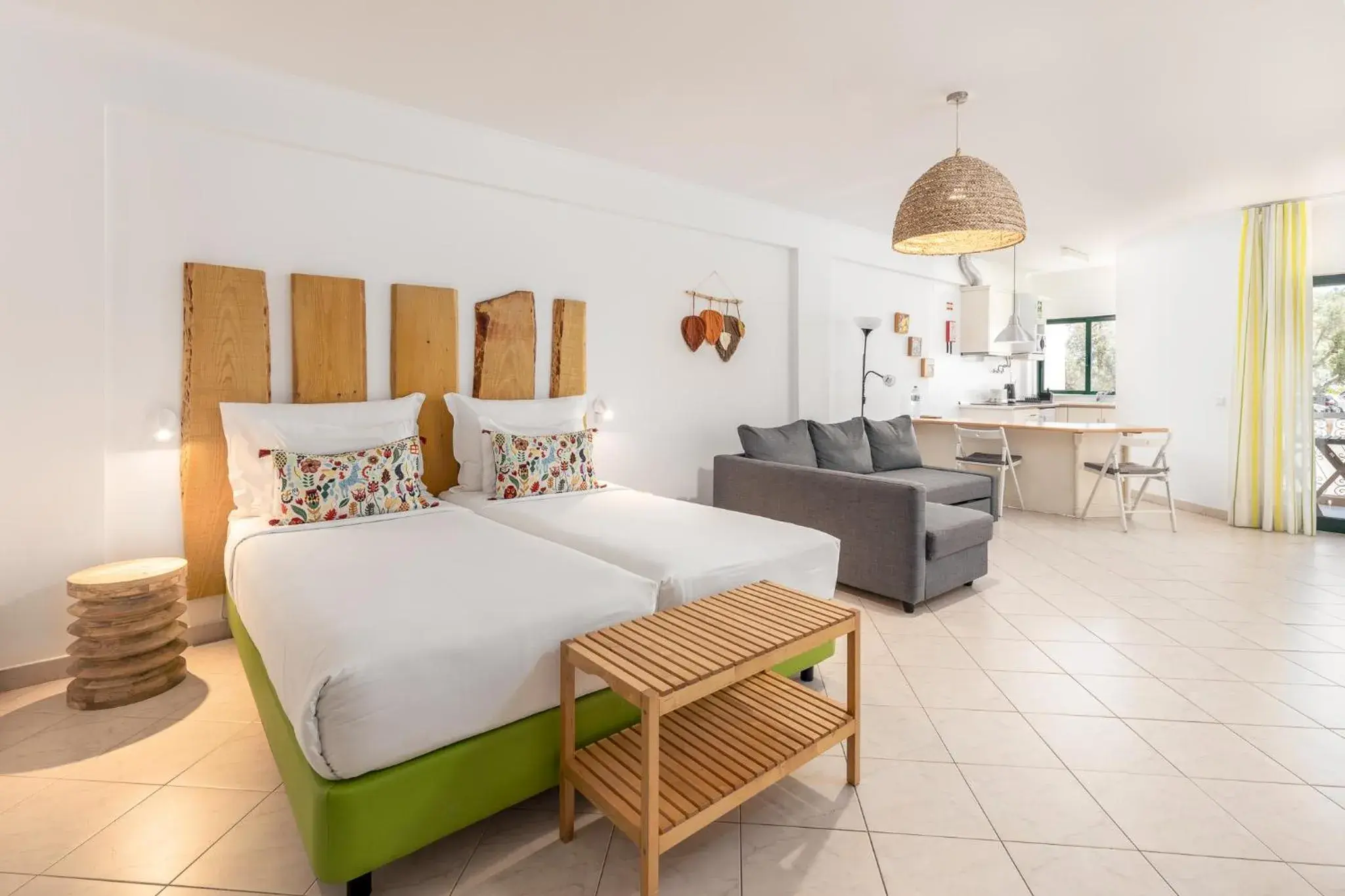 Kitchen or kitchenette, Bed in Estudios Salinas - Fuseta Kitchen or kitchenette, Bed in Estudios Salinas - Fuseta