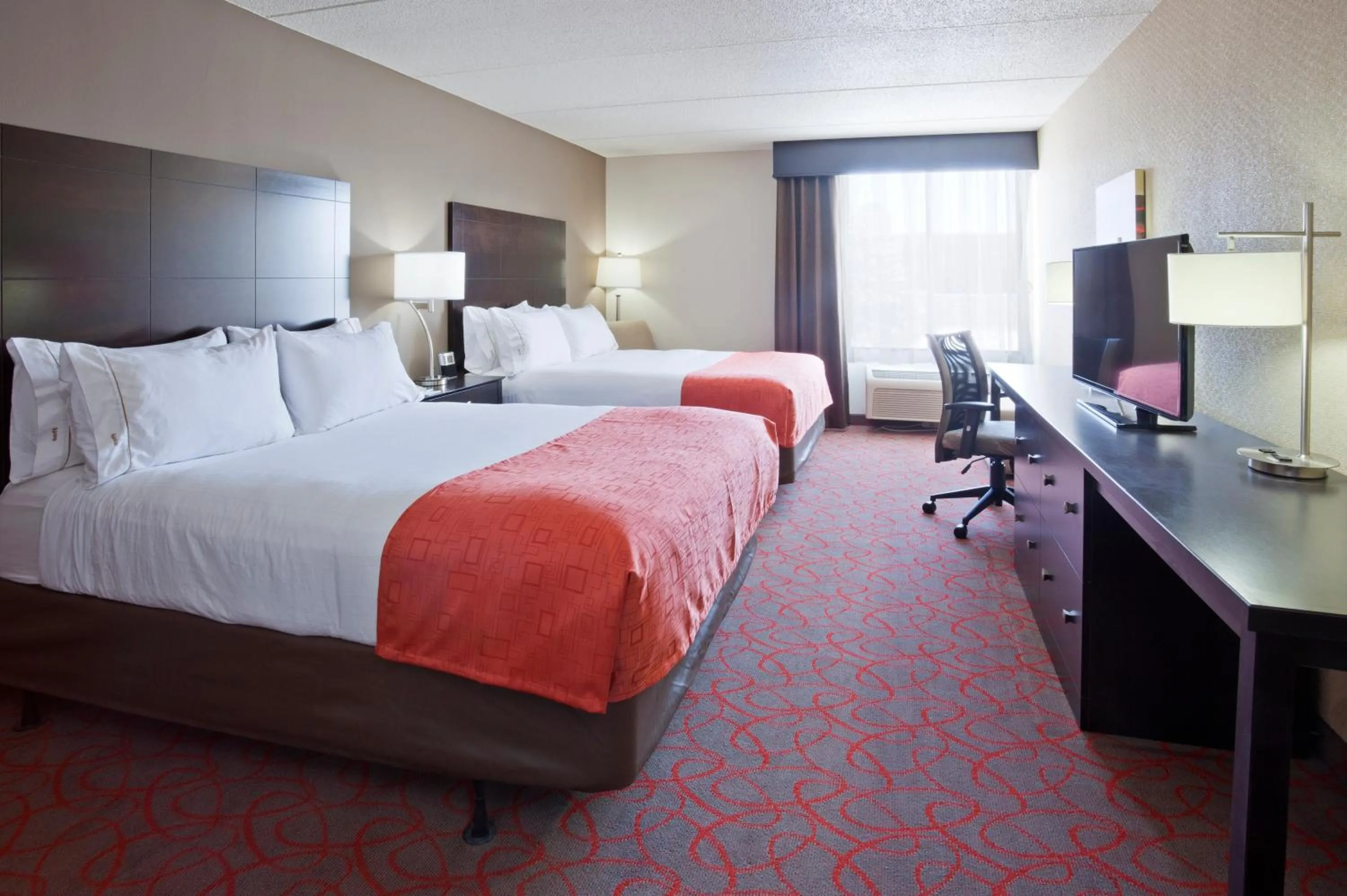 Photo of the whole room, Bed in Holiday Inn Express & Suites Bloomington West by IHG